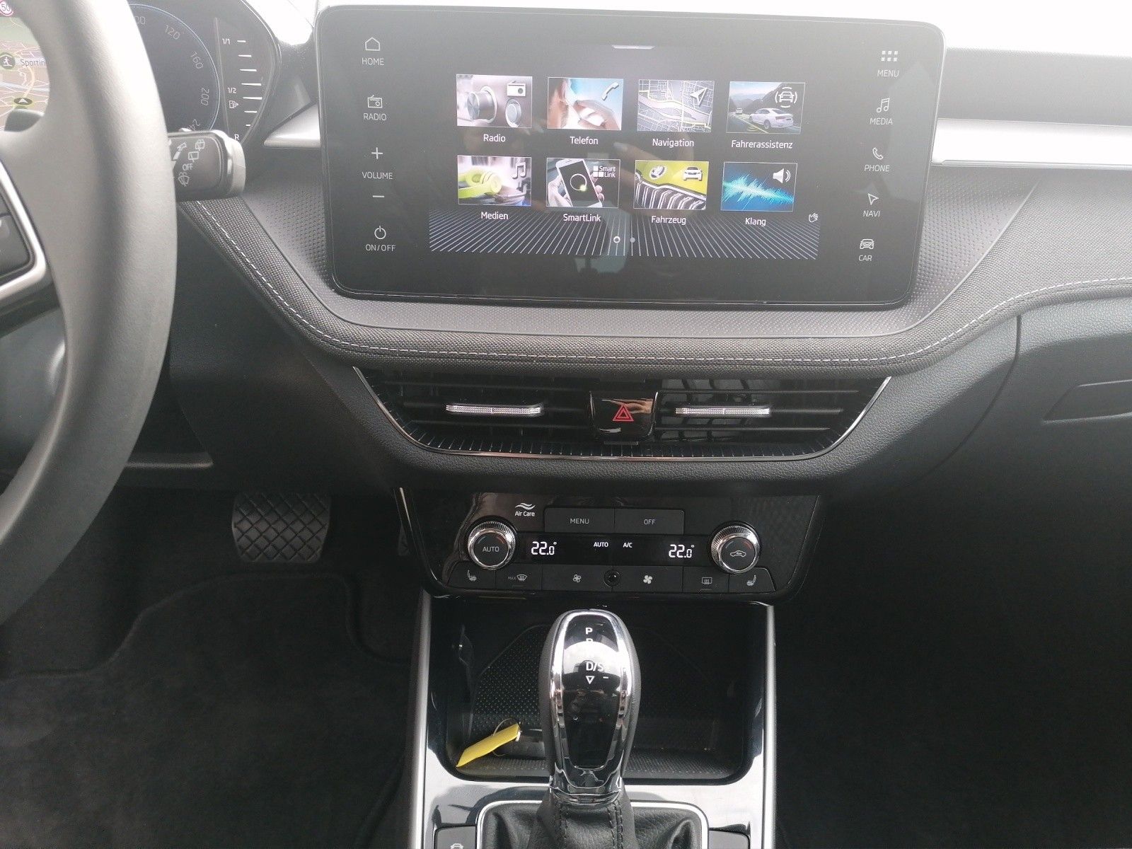 Fahrzeugabbildung SKODA Fabia 1.0 TSI DSG Tour AHK ACC NAVI KAMERA