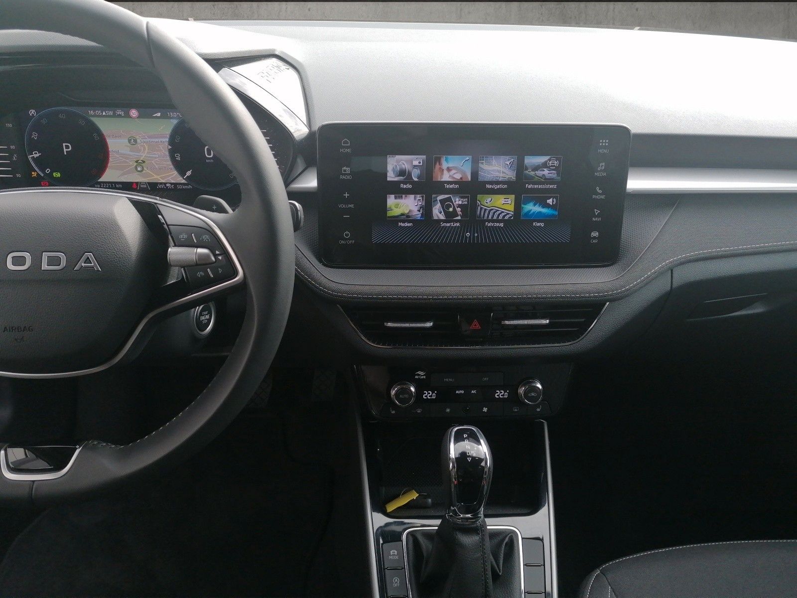 Fahrzeugabbildung SKODA Fabia 1.0 TSI DSG Tour AHK ACC NAVI KAMERA