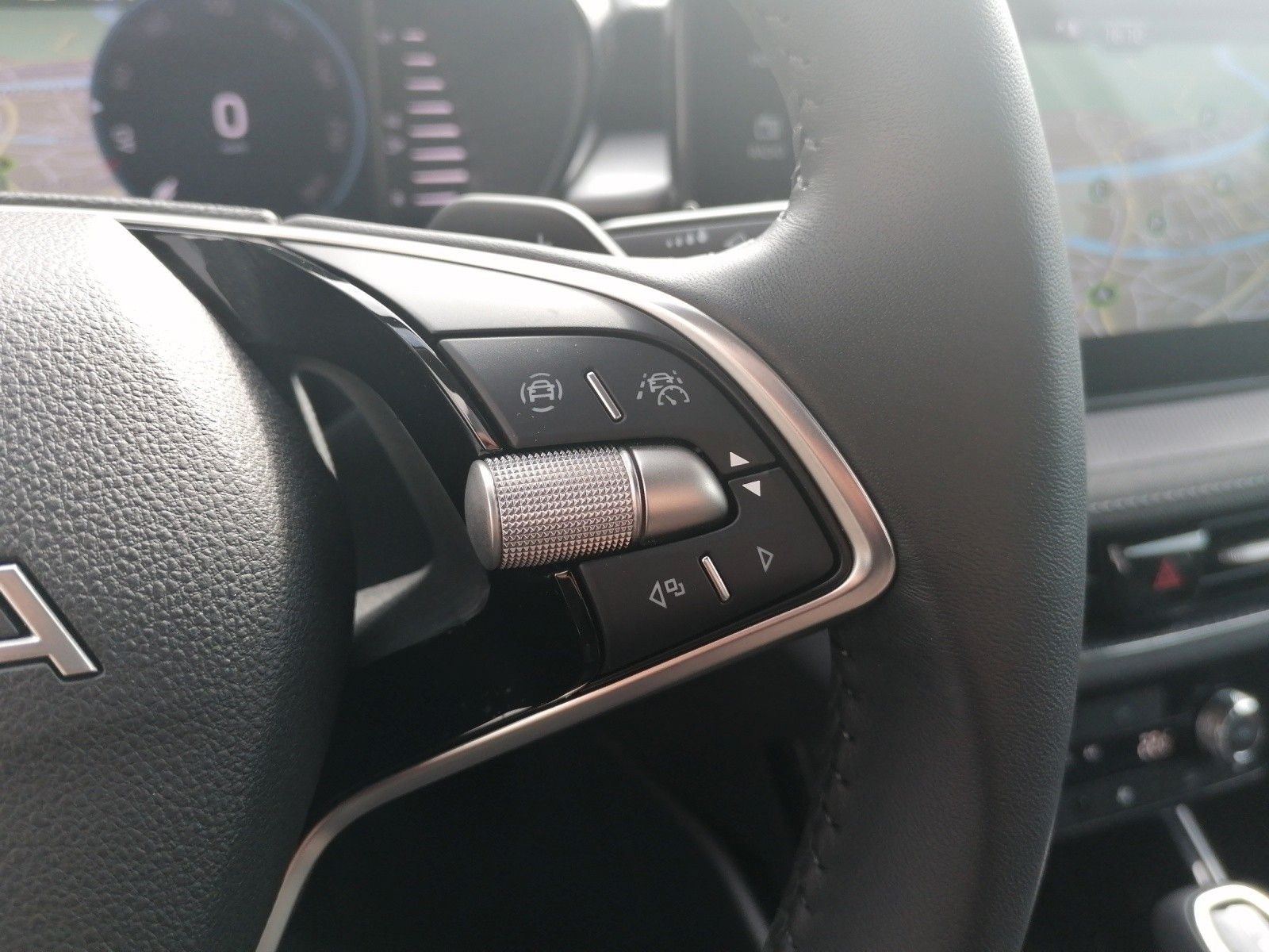 Fahrzeugabbildung SKODA Fabia 1.0 TSI DSG Tour AHK ACC NAVI KAMERA