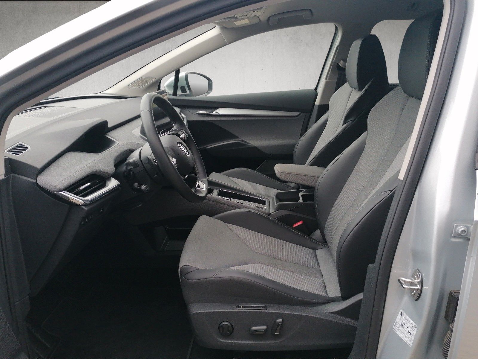 Fahrzeugabbildung SKODA Enyaq 60 Loft Wärmep elHK ACC Family Transport