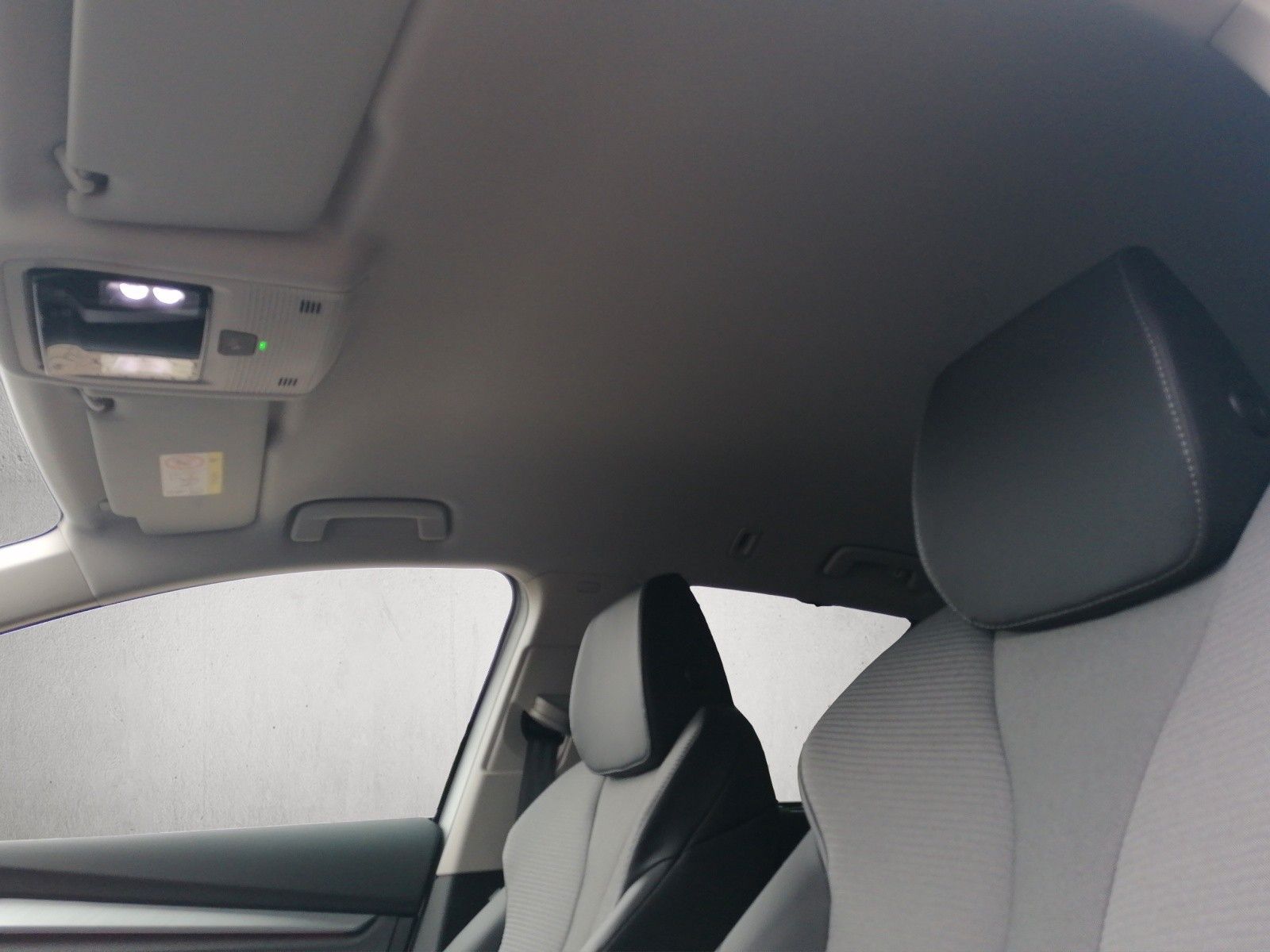 Fahrzeugabbildung SKODA Enyaq 60 Loft Wärmep elHK ACC Family Transport