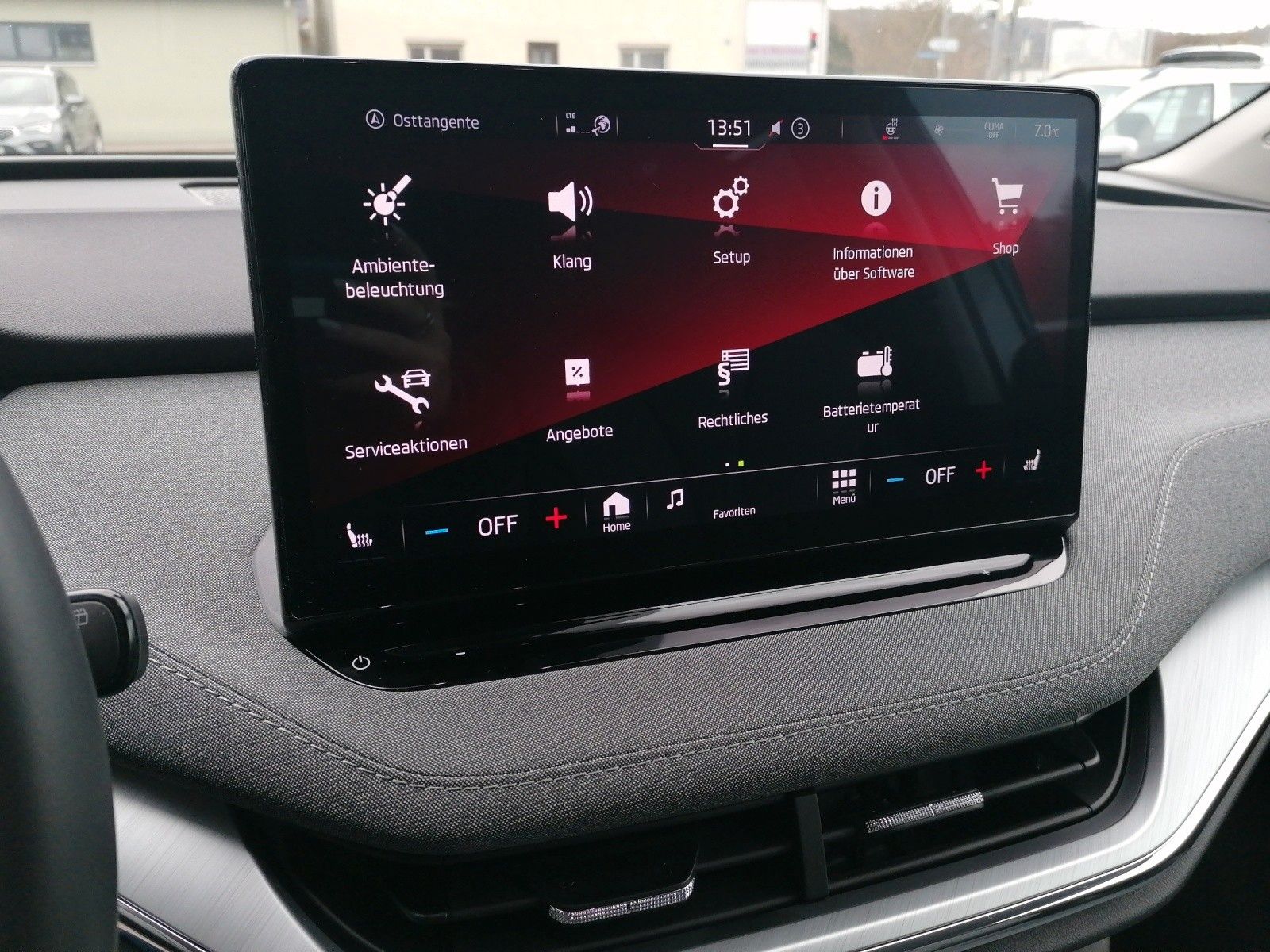 Fahrzeugabbildung SKODA Enyaq 60 Loft Wärmep elHK ACC Family Transport