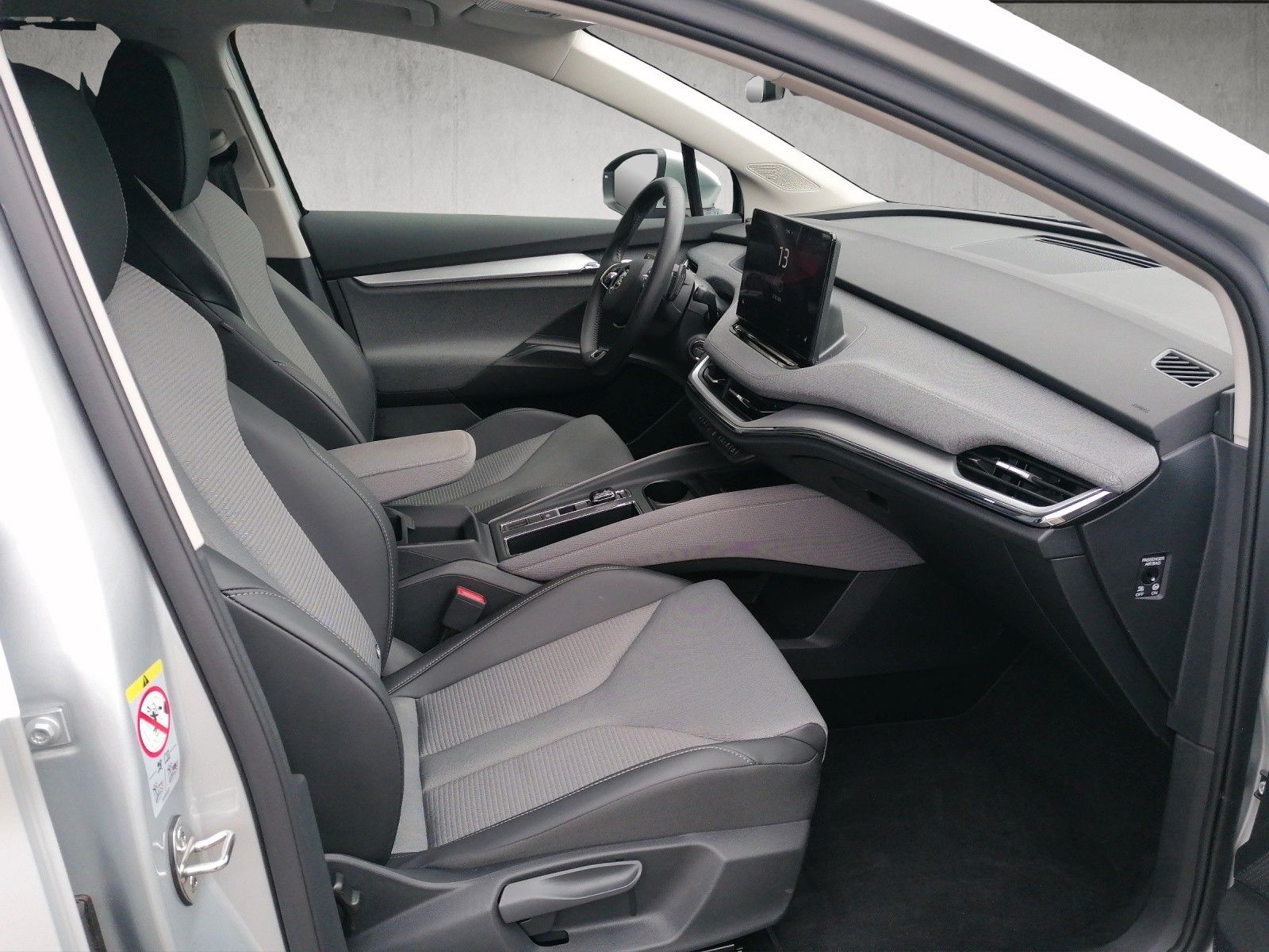 Fahrzeugabbildung SKODA Enyaq 60 Loft Wärmep elHK ACC Family Transport