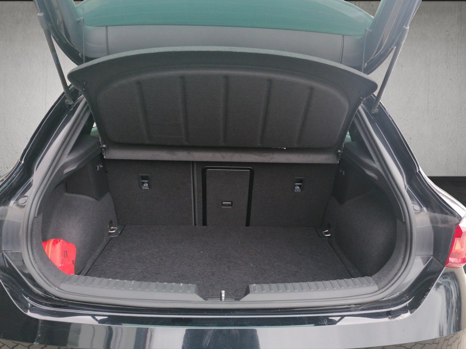 Fahrzeugabbildung SEAT Leon 2.0 TDI FR DSG KESSY FAP L KAM STANDHZG ACC