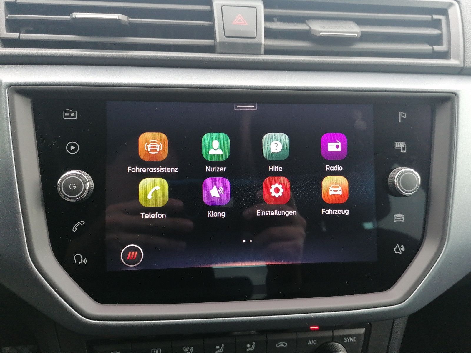 Fahrzeugabbildung SEAT Arona 1.0 TGI Style CNG ACC KAM BLIND SP NAVI