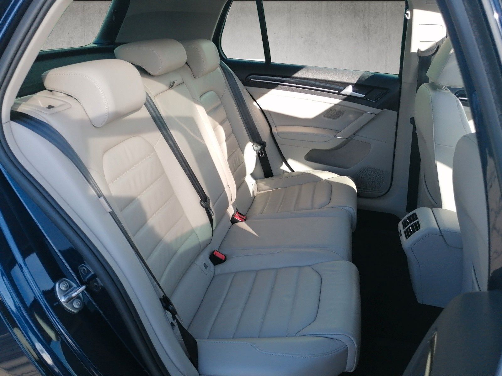 Fahrzeugabbildung Volkswagen Golf VII 1.4 TSI Highline R-Line DSG