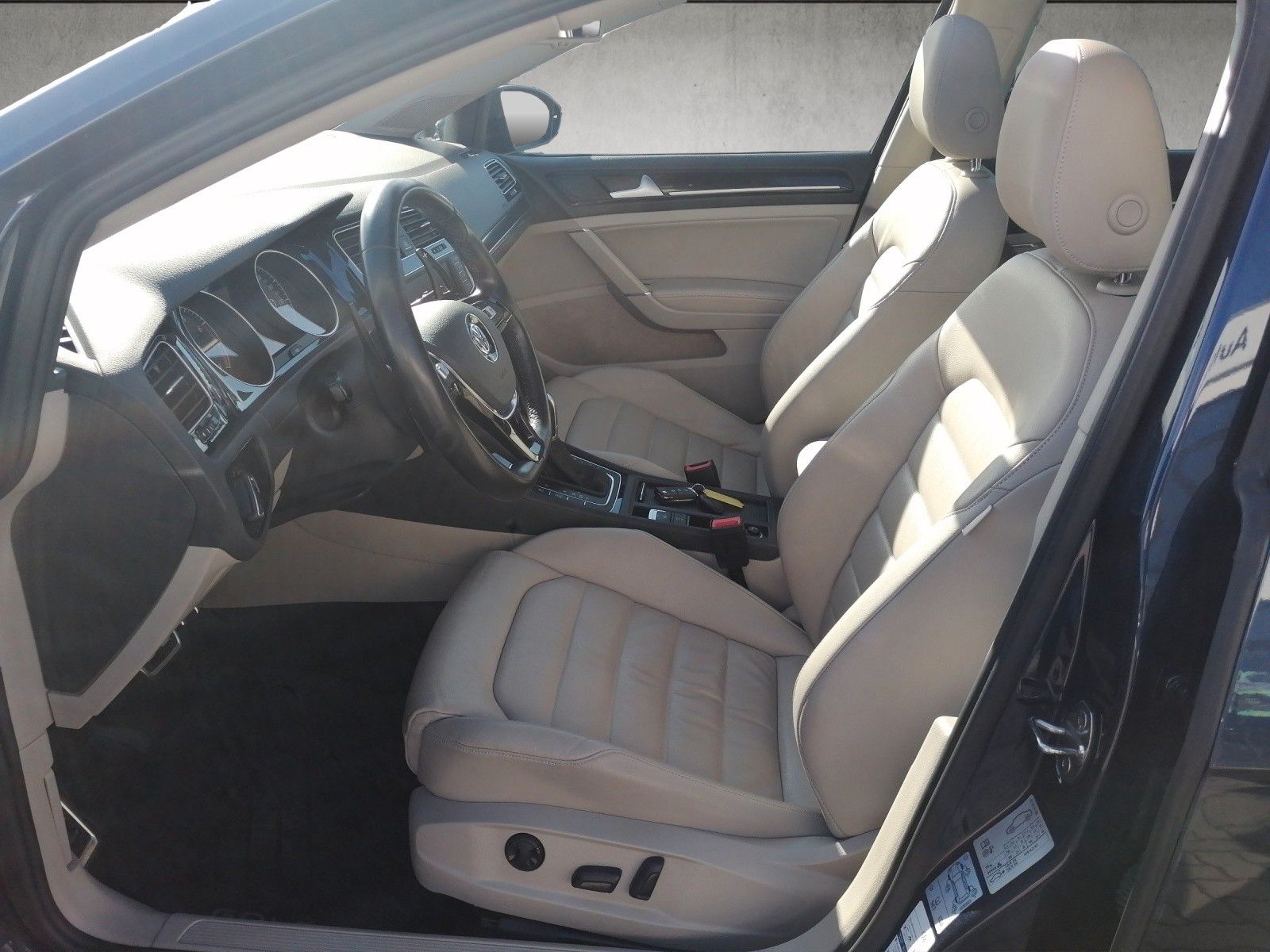 Fahrzeugabbildung Volkswagen Golf VII 1.4 TSI Highline R-Line DSG