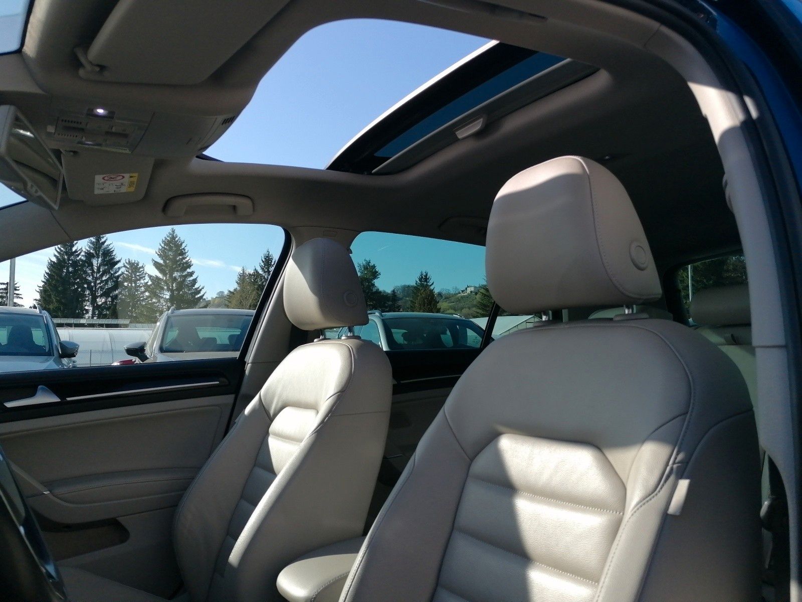 Fahrzeugabbildung Volkswagen Golf VII 1.4 TSI Highline R-Line DSG