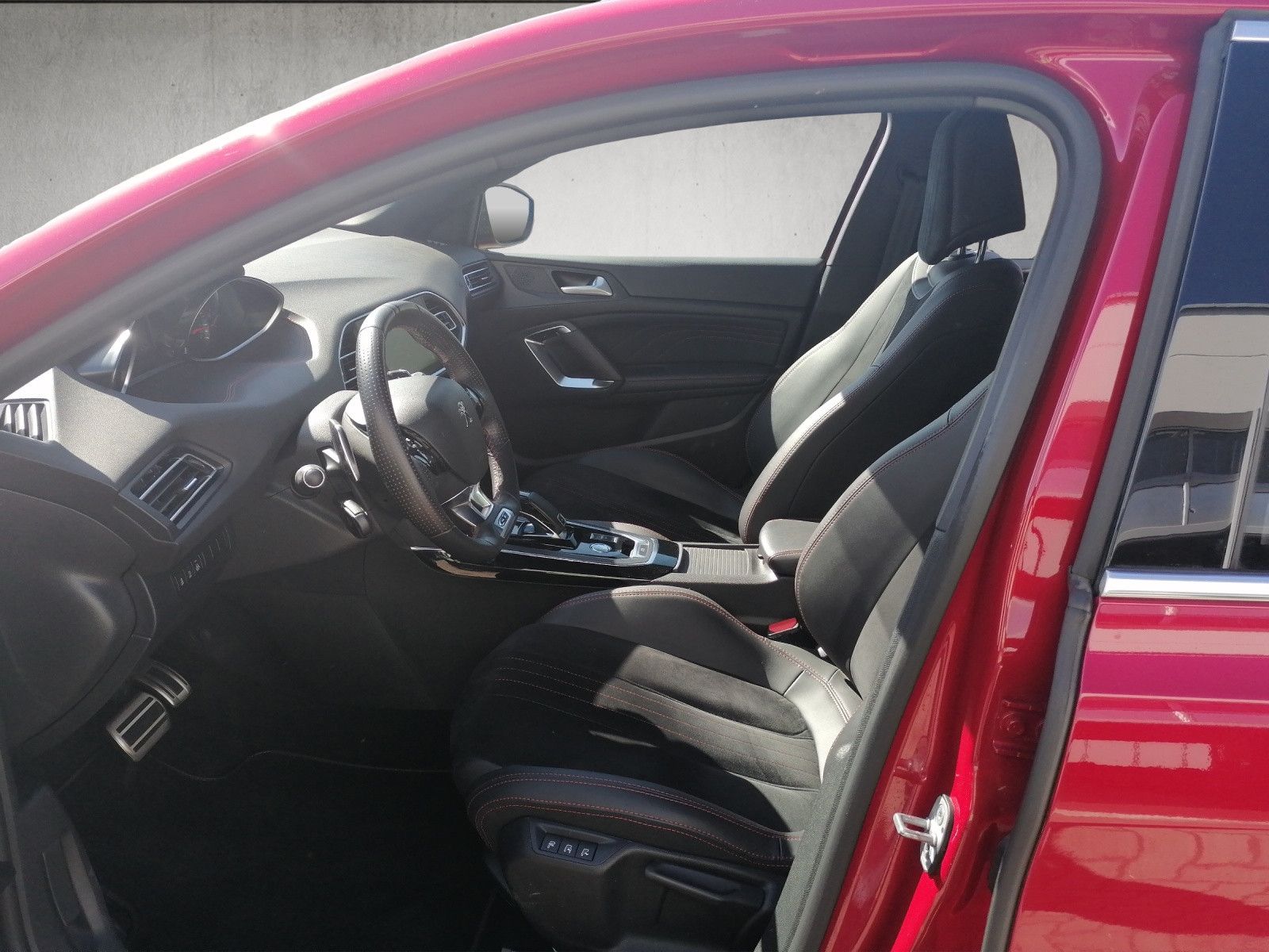 Fahrzeugabbildung Peugeot 308 SW GT 224PS AHK Safety Clever Alcantara