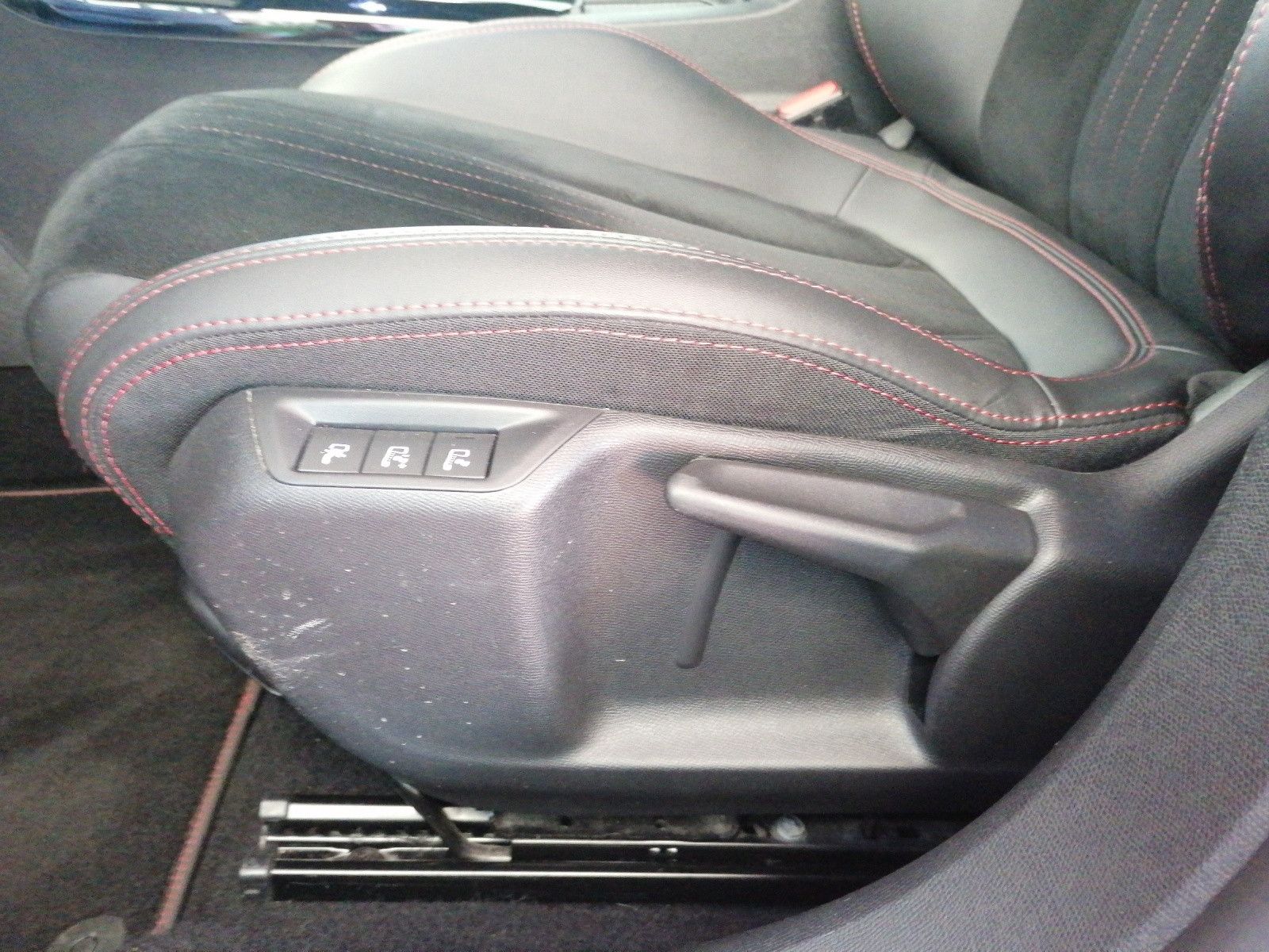 Fahrzeugabbildung Peugeot 308 SW GT 224PS AHK Safety Clever Alcantara