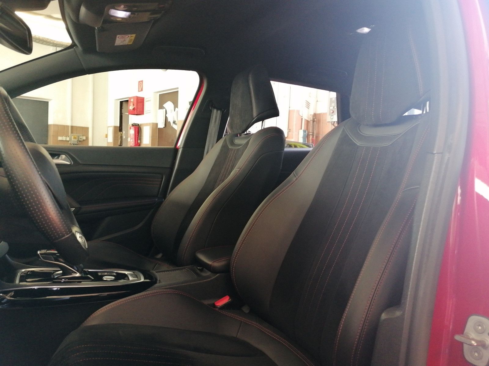 Fahrzeugabbildung Peugeot 308 SW GT 224PS AHK Safety Clever Alcantara