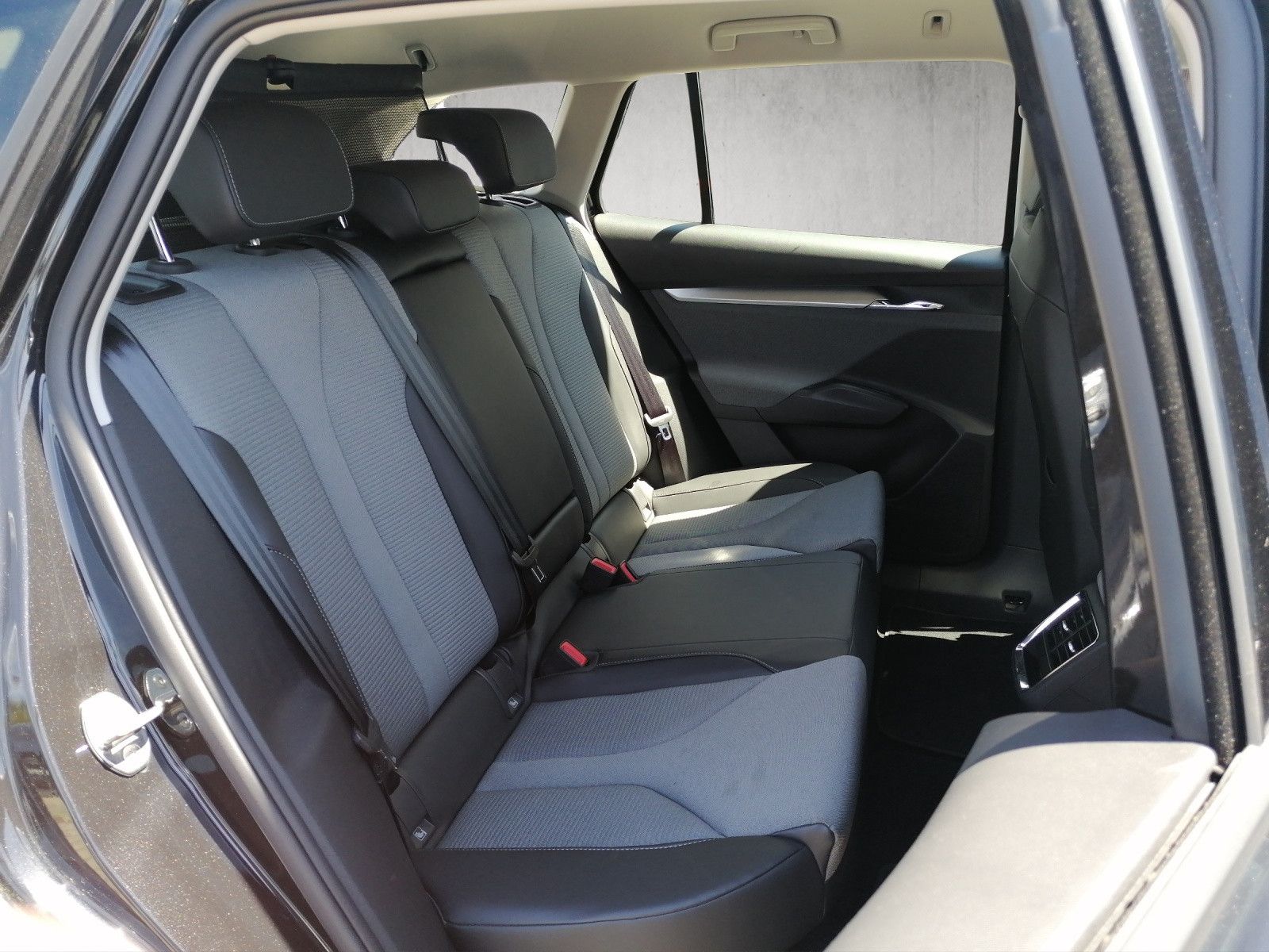 Fahrzeugabbildung SKODA Enyaq 50 Loft NAVI KAM PDC GRA CCS FOD: ACC mögl