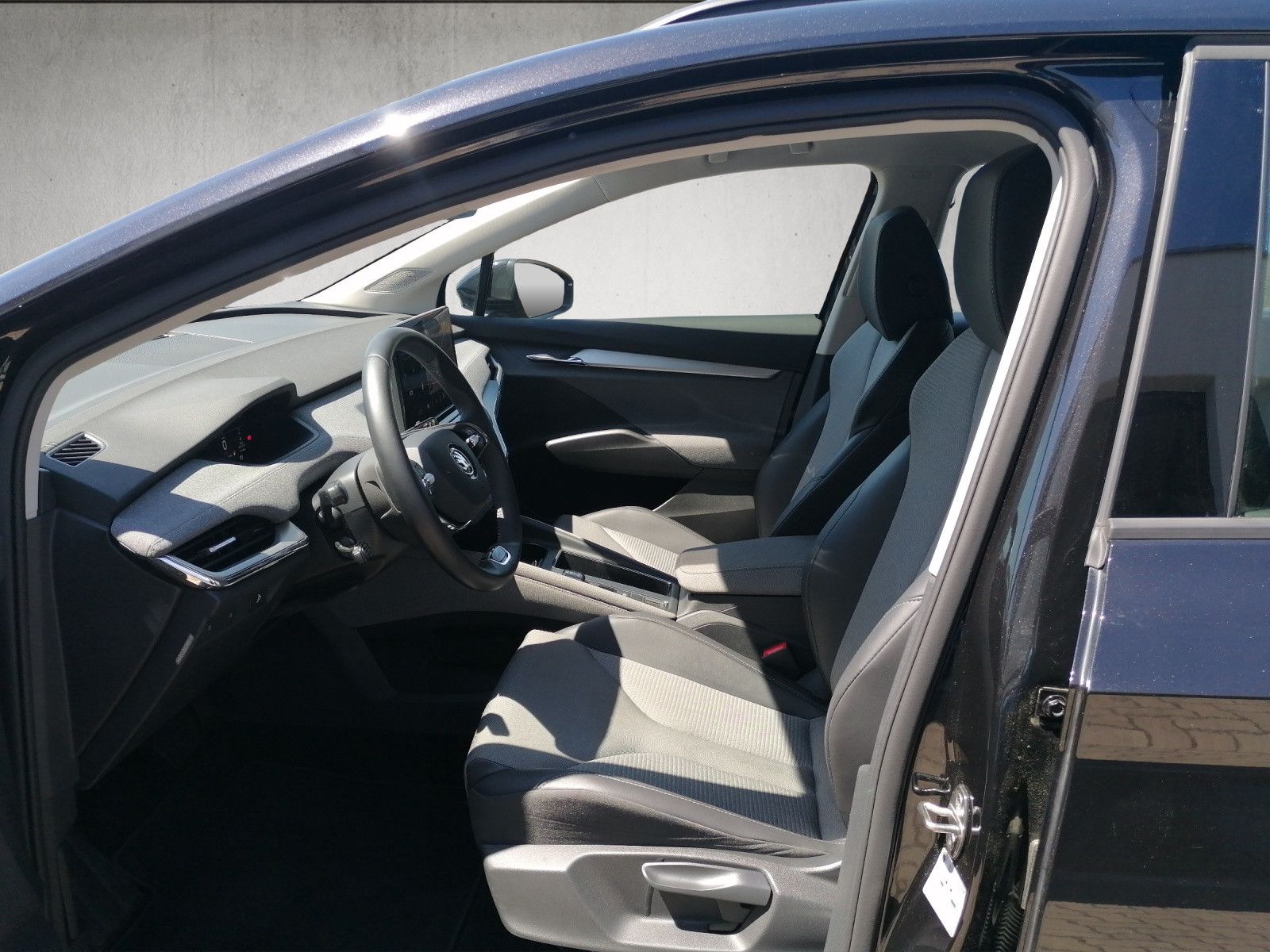 Fahrzeugabbildung SKODA Enyaq 50 Loft NAVI KAM PDC GRA CCS FOD: ACC mögl