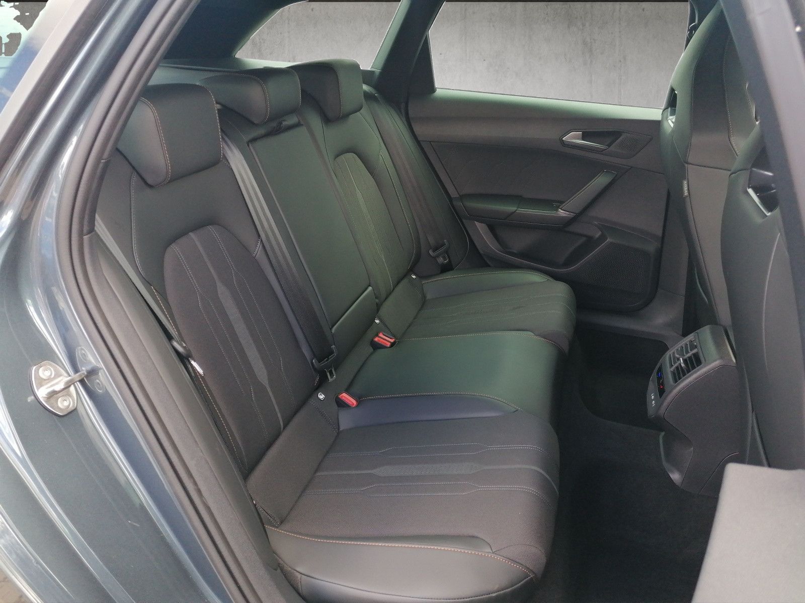 Fahrzeugabbildung CUPRA Leon Sportstourer 1.5 TSI DSG DCC XL elHK Matrix