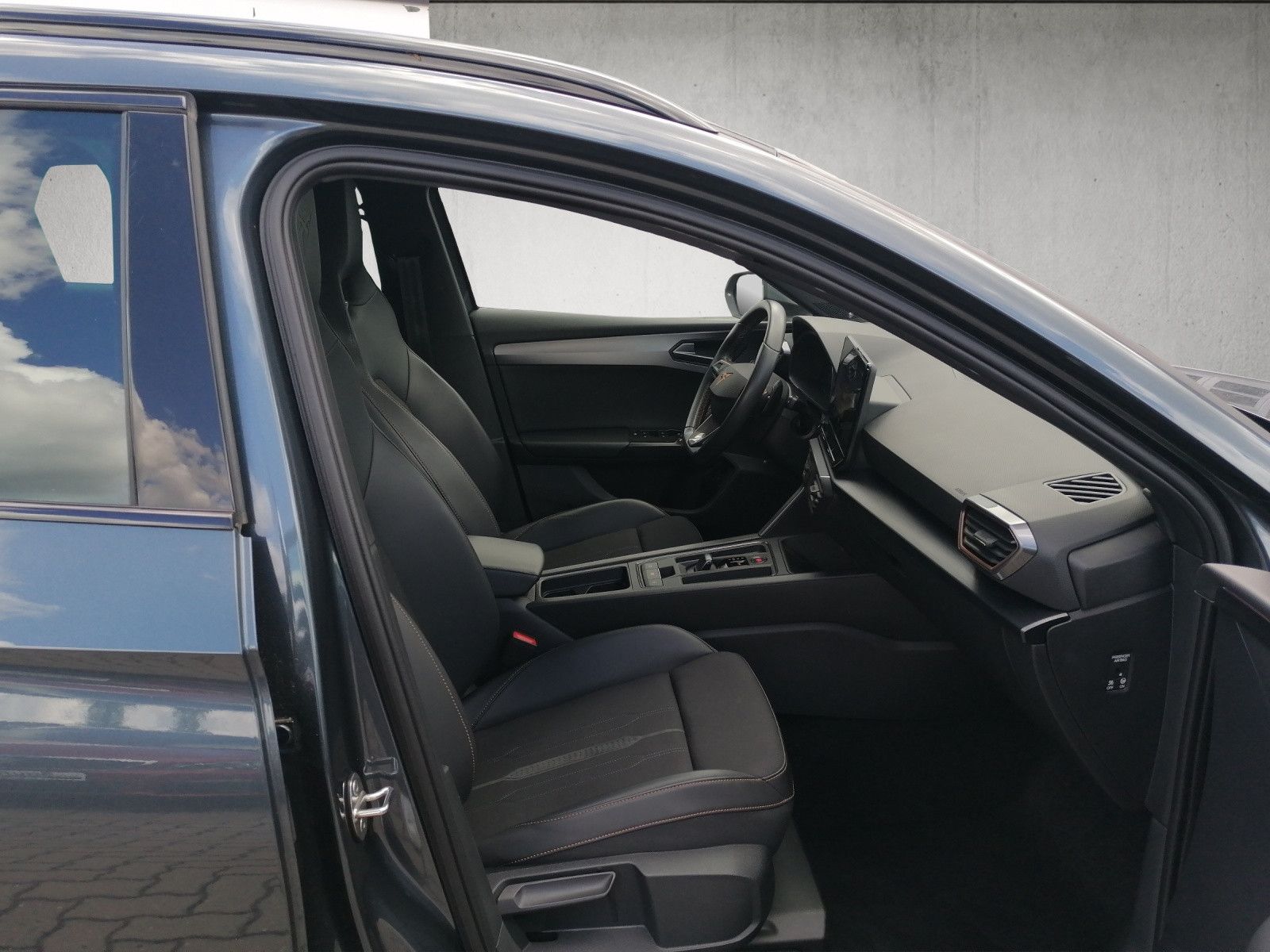 Fahrzeugabbildung CUPRA Leon Sportstourer 1.5 TSI DSG DCC XL elHK Matrix