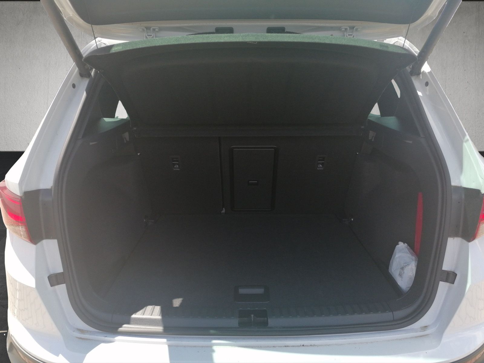 Fahrzeugabbildung SEAT Ateca 1.5 TSI Xperience DSG FAP XL elHK GJR