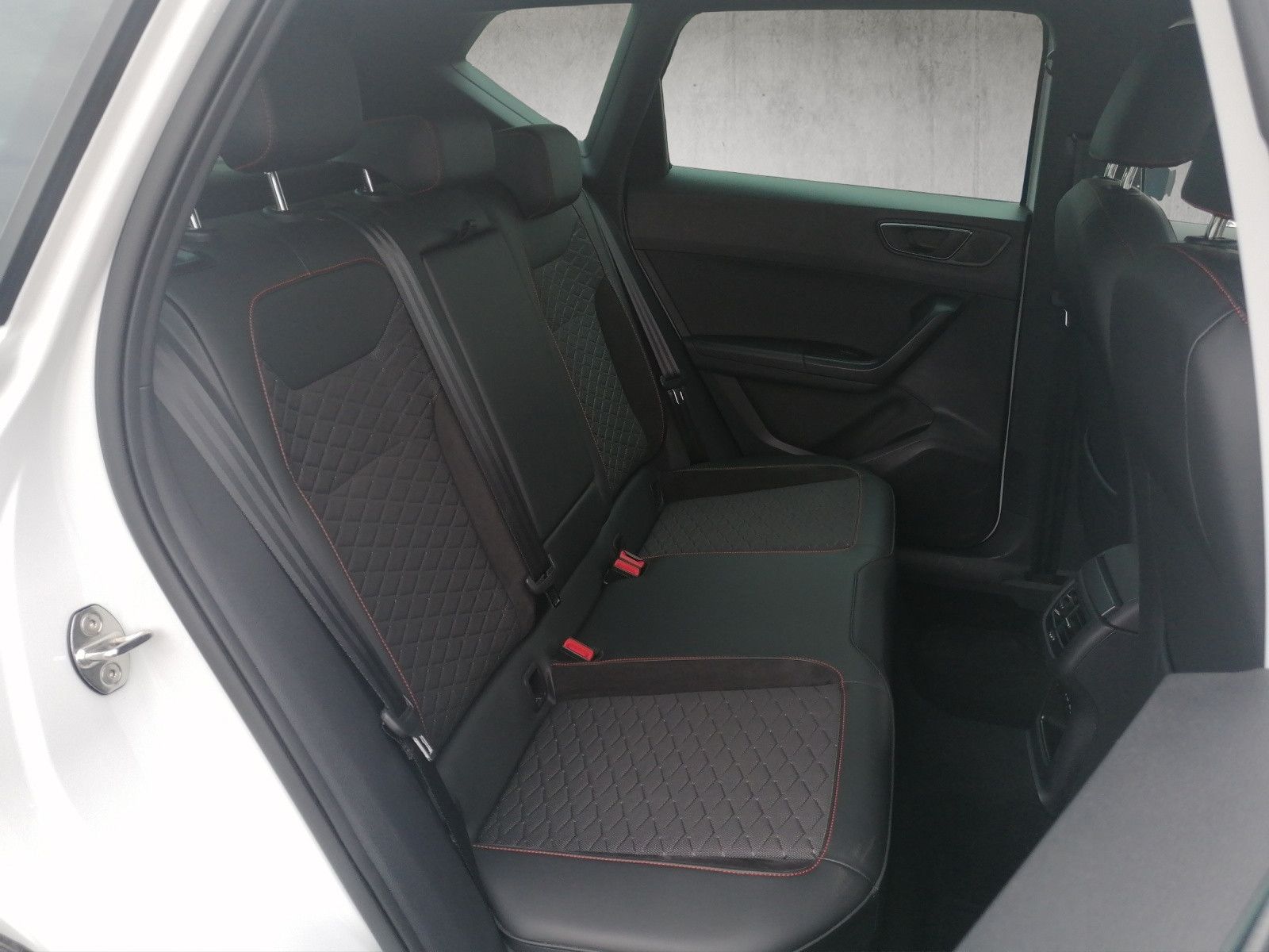 Fahrzeugabbildung SEAT Ateca 1.5 TSI FR DSG AHK FAP L elHK BEATS