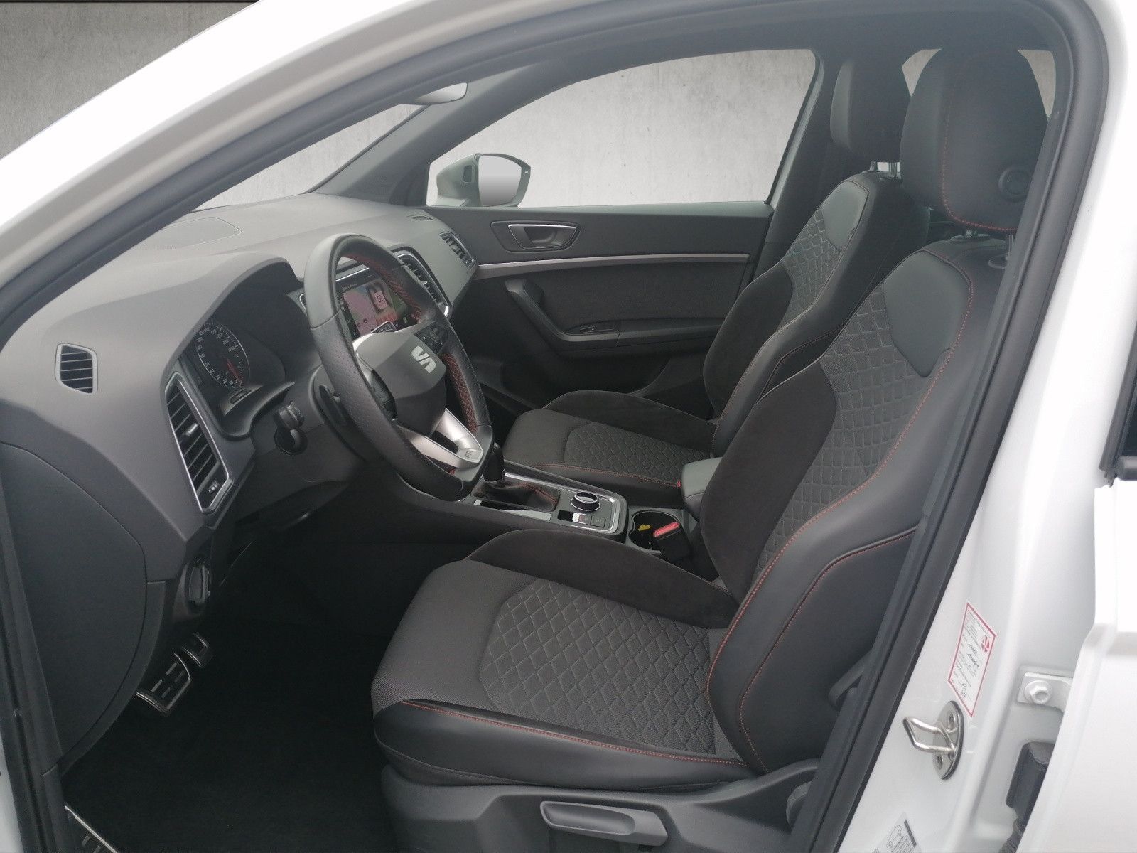 Fahrzeugabbildung SEAT Ateca 1.5 TSI FR DSG AHK FAP L elHK BEATS