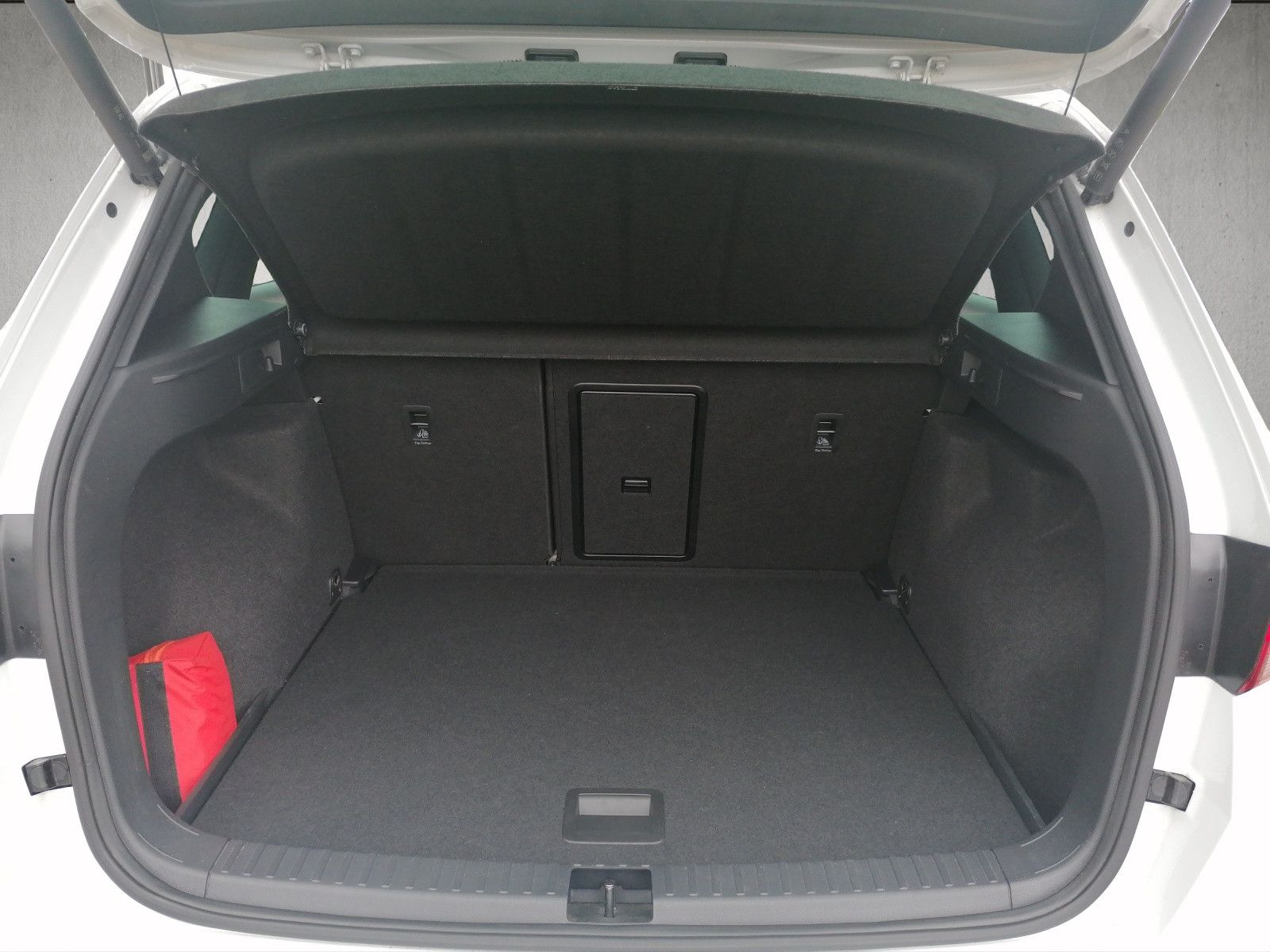 Fahrzeugabbildung SEAT Ateca 1.5 TSI FR DSG AHK FAP L elHK BEATS