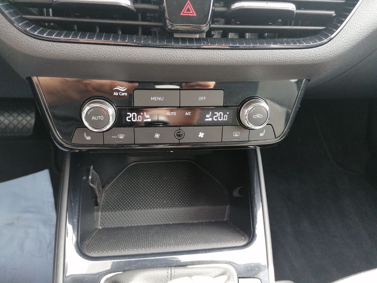 Fahrzeugabbildung SKODA Fabia 1.5 TSI Tour DSG NAVI PDC KAM KESSY ACC