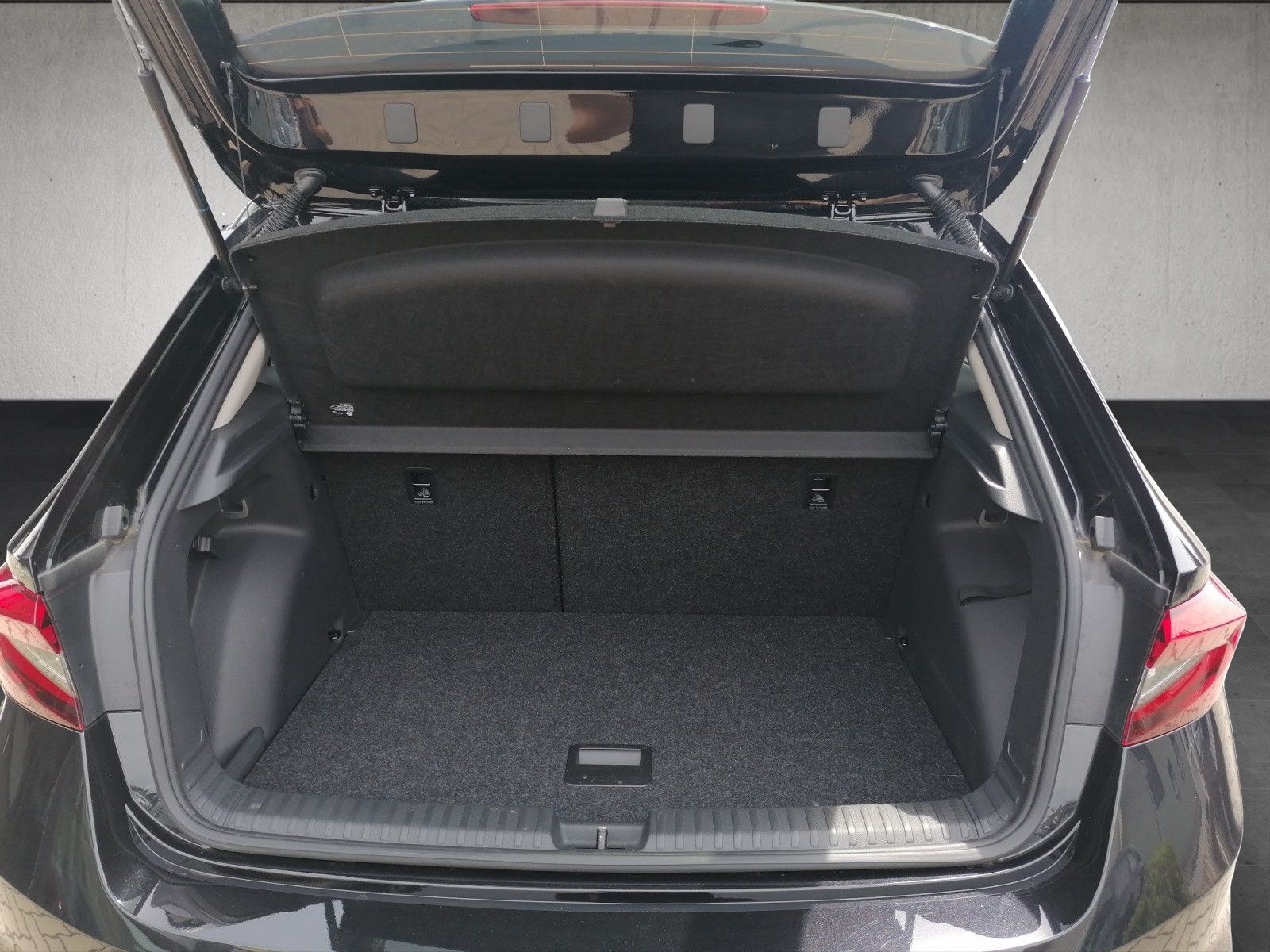 Fahrzeugabbildung SKODA Fabia 1.5 TSI Tour DSG NAVI PDC KAM KESSY ACC