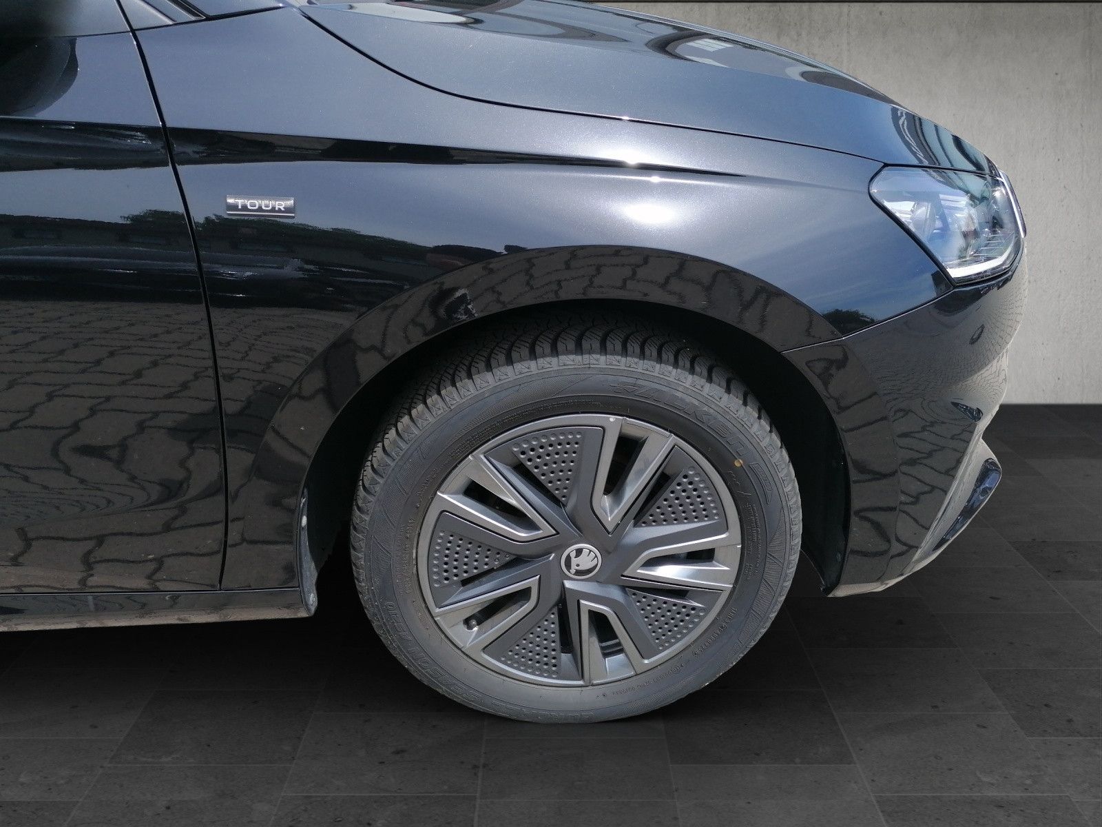 Fahrzeugabbildung SKODA Fabia 1.5 TSI Tour DSG NAVI PDC KAM KESSY ACC