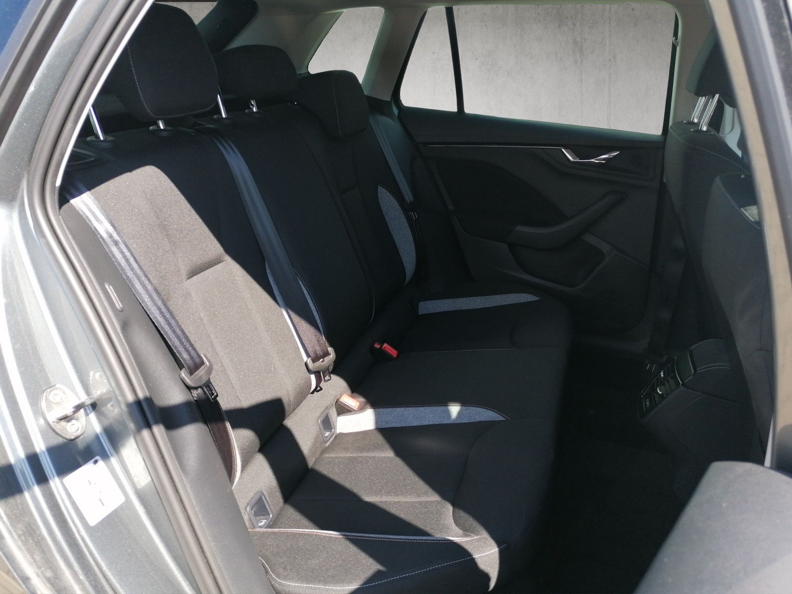 Fahrzeugabbildung SKODA Kamiq 1.5 TSI Selection DSG AHK MATRIX NAVI KAM