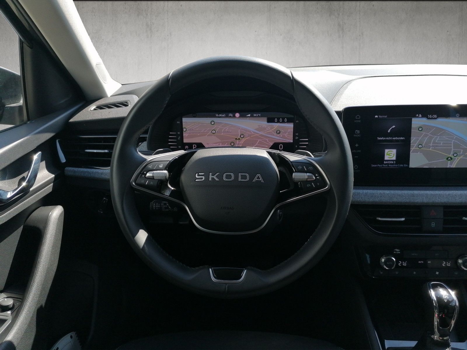 Fahrzeugabbildung SKODA Kamiq 1.5 TSI Selection DSG AHK MATRIX NAVI KAM