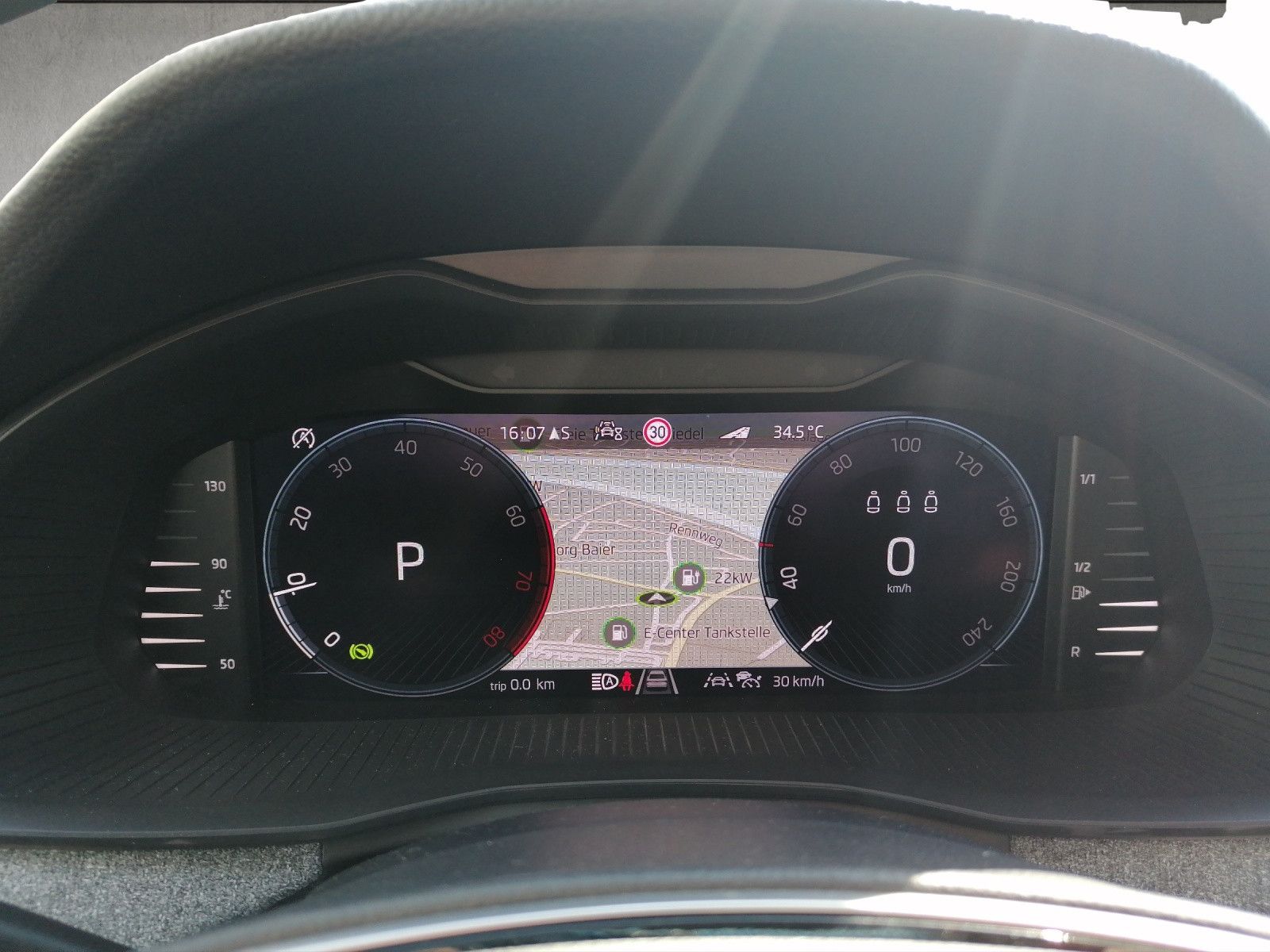 Fahrzeugabbildung SKODA Kamiq 1.5 TSI Selection DSG AHK MATRIX NAVI KAM