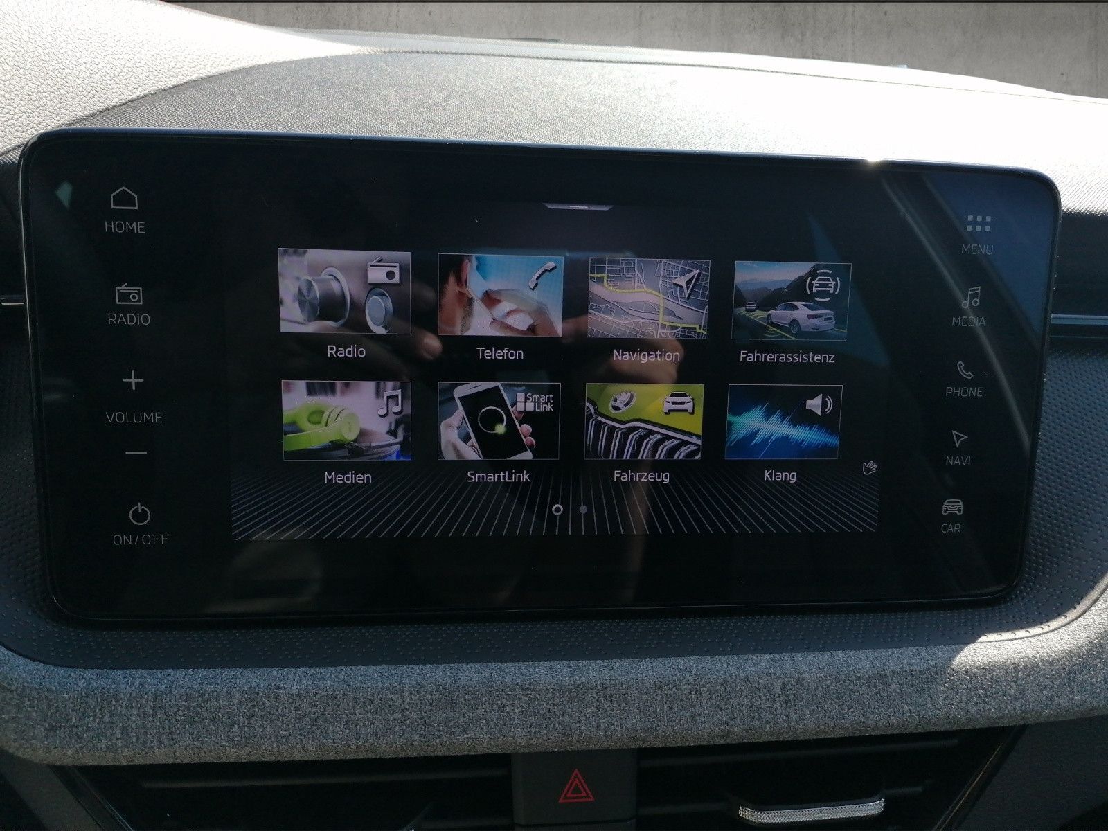 Fahrzeugabbildung SKODA Kamiq 1.5 TSI Selection DSG AHK MATRIX NAVI KAM