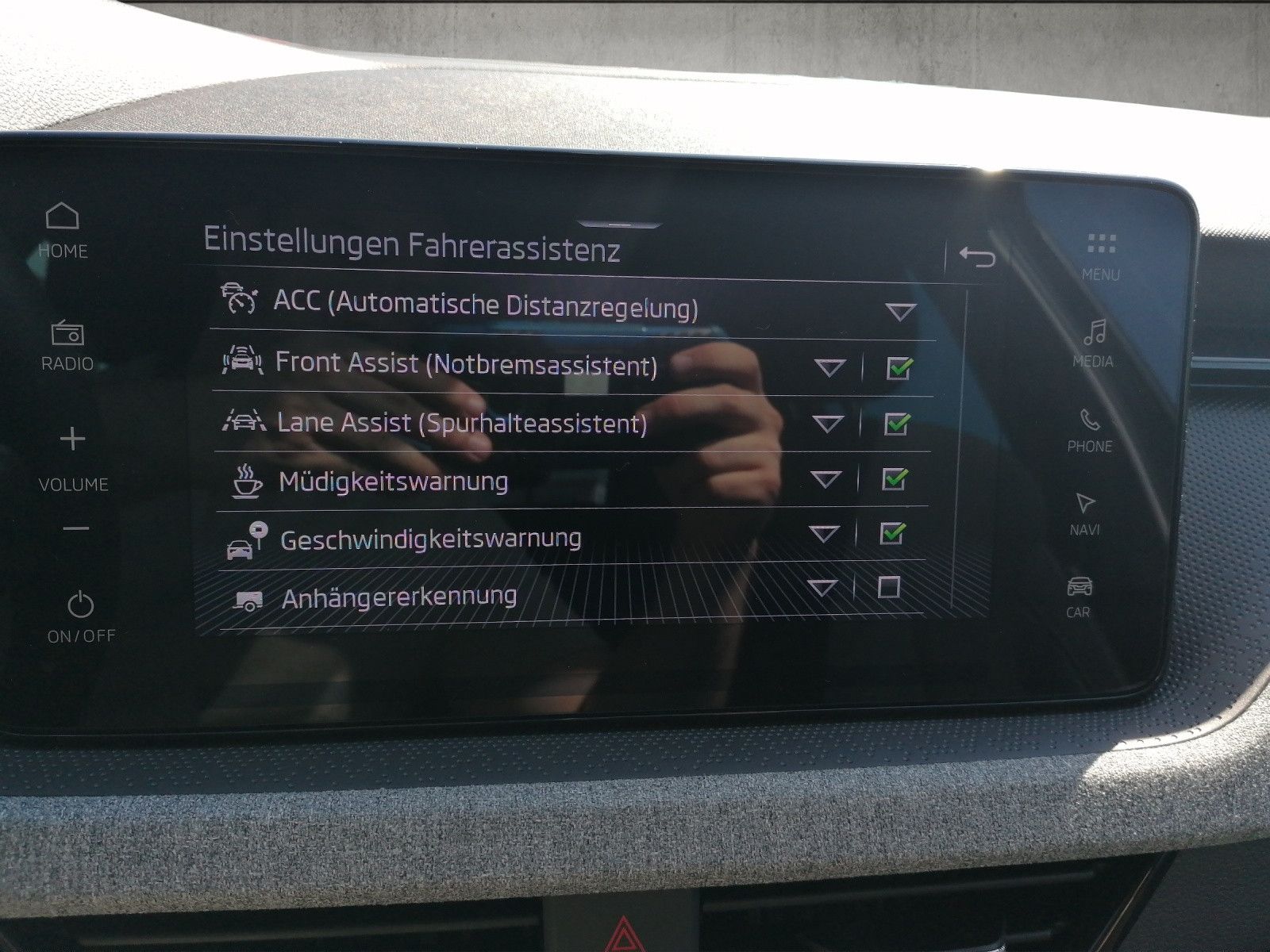 Fahrzeugabbildung SKODA Kamiq 1.5 TSI Selection DSG AHK MATRIX NAVI KAM