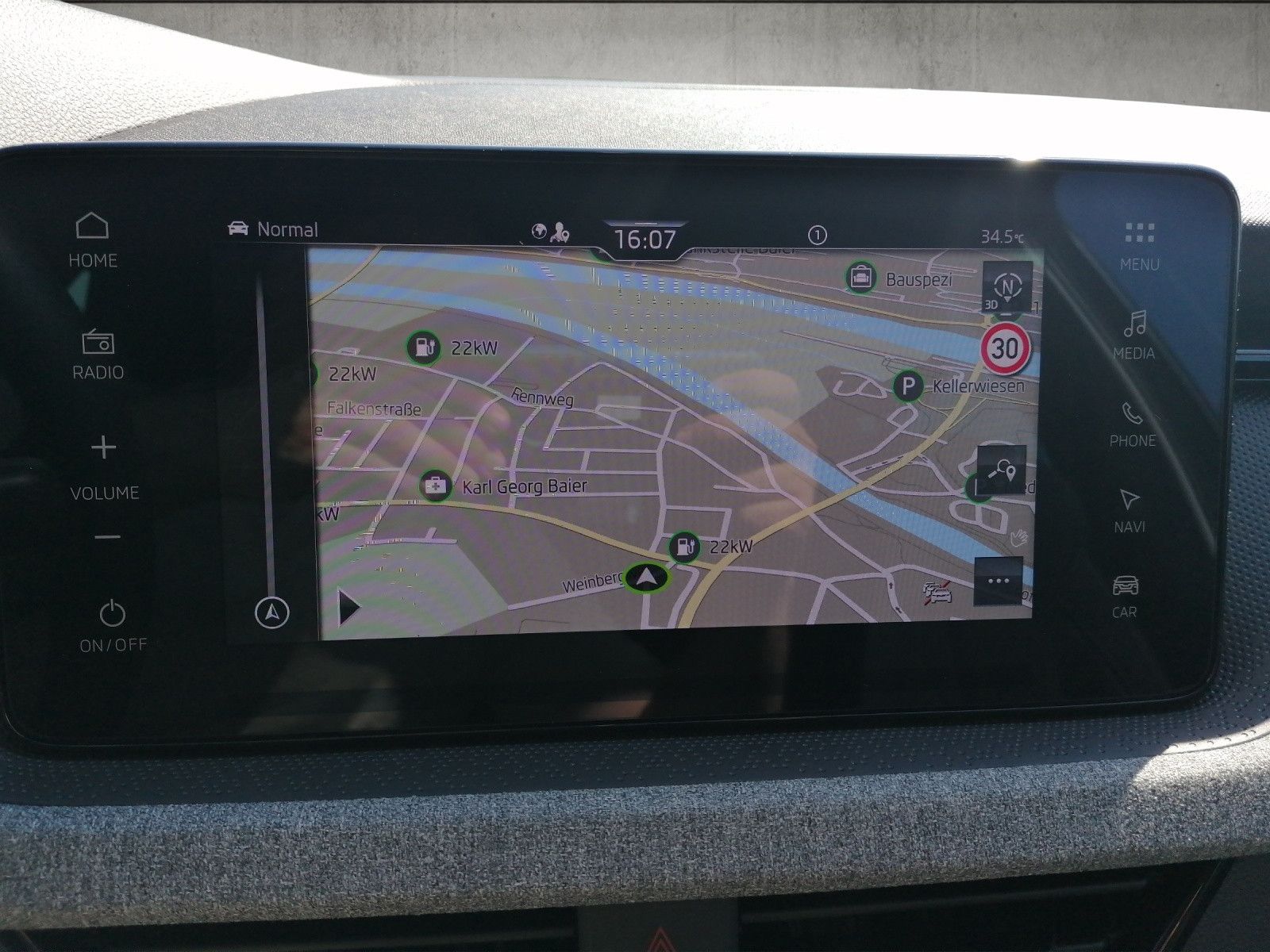Fahrzeugabbildung SKODA Kamiq 1.5 TSI Selection DSG AHK MATRIX NAVI KAM