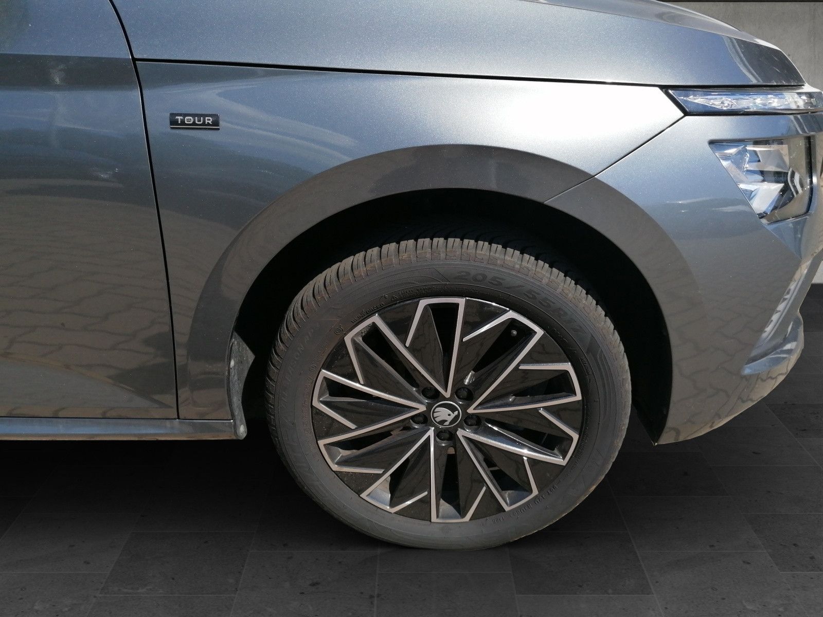 Fahrzeugabbildung SKODA Kamiq 1.5 TSI Selection DSG AHK MATRIX NAVI KAM