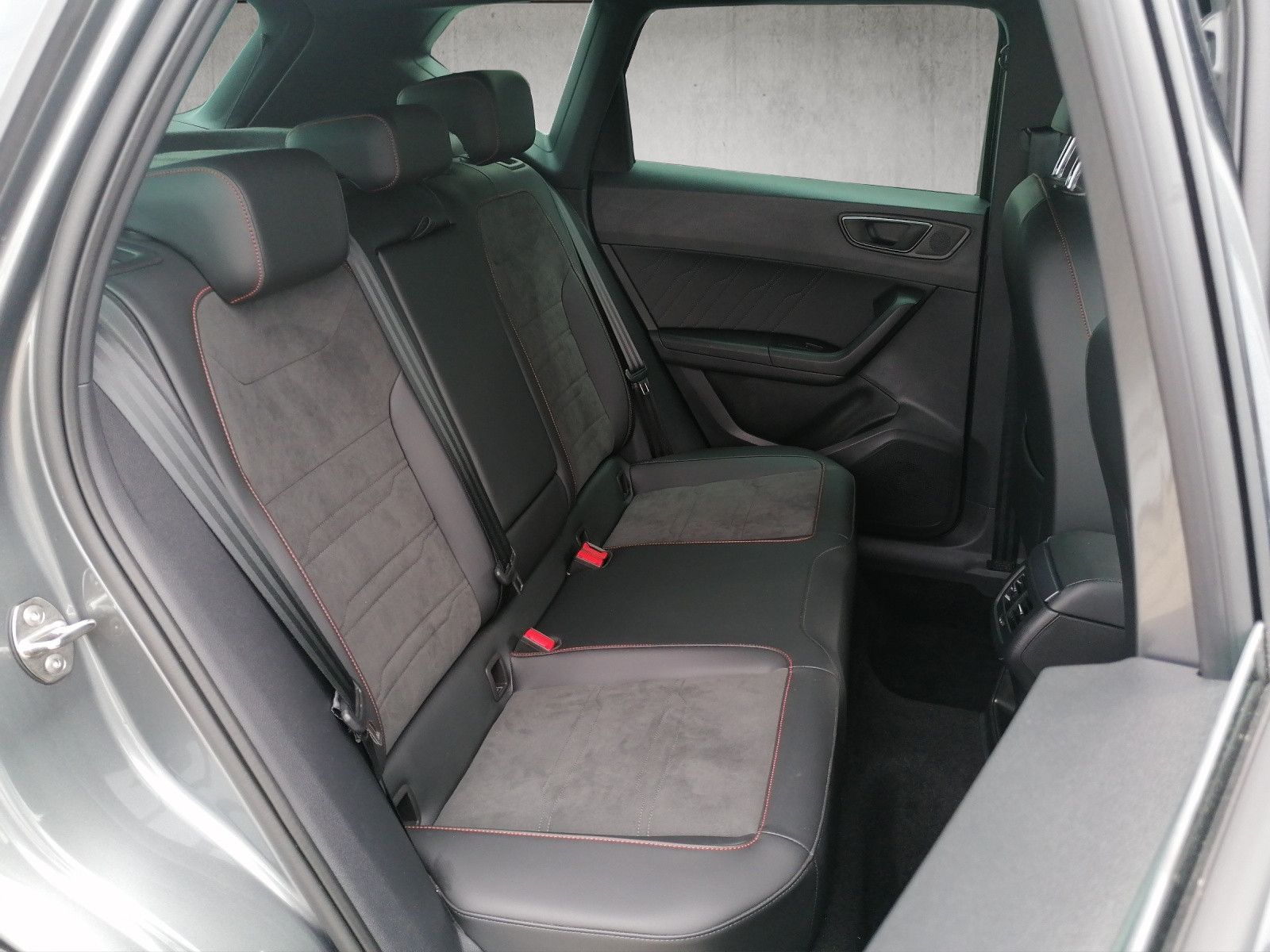 Fahrzeugabbildung SEAT Ateca 2.0 TDI FR DSG AHK FAP XL elHK Dinamica