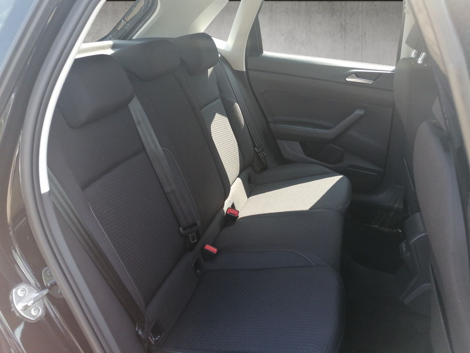 Fahrzeugabbildung Volkswagen Polo VI 1.0 TSI Comfortline DSG PDC APP CONN SHZ