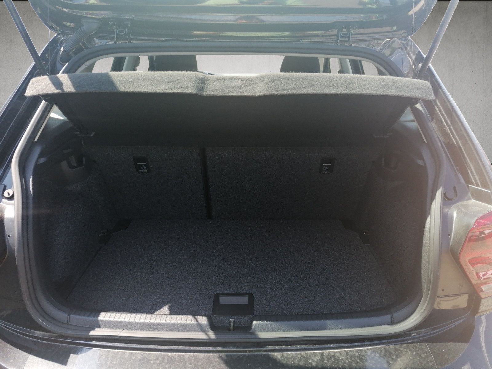 Fahrzeugabbildung Volkswagen Polo VI 1.0 TSI Comfortline DSG PDC APP CONN SHZ
