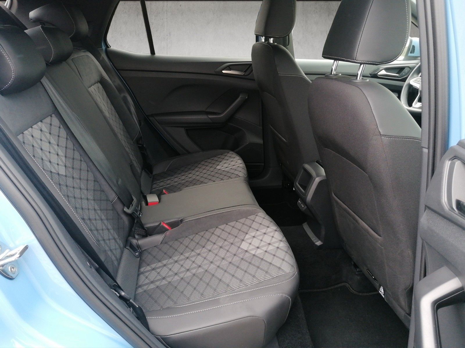 Fahrzeugabbildung Volkswagen T-Cross 1.5 TSI R-Line DSG AHK IQ MATRIX