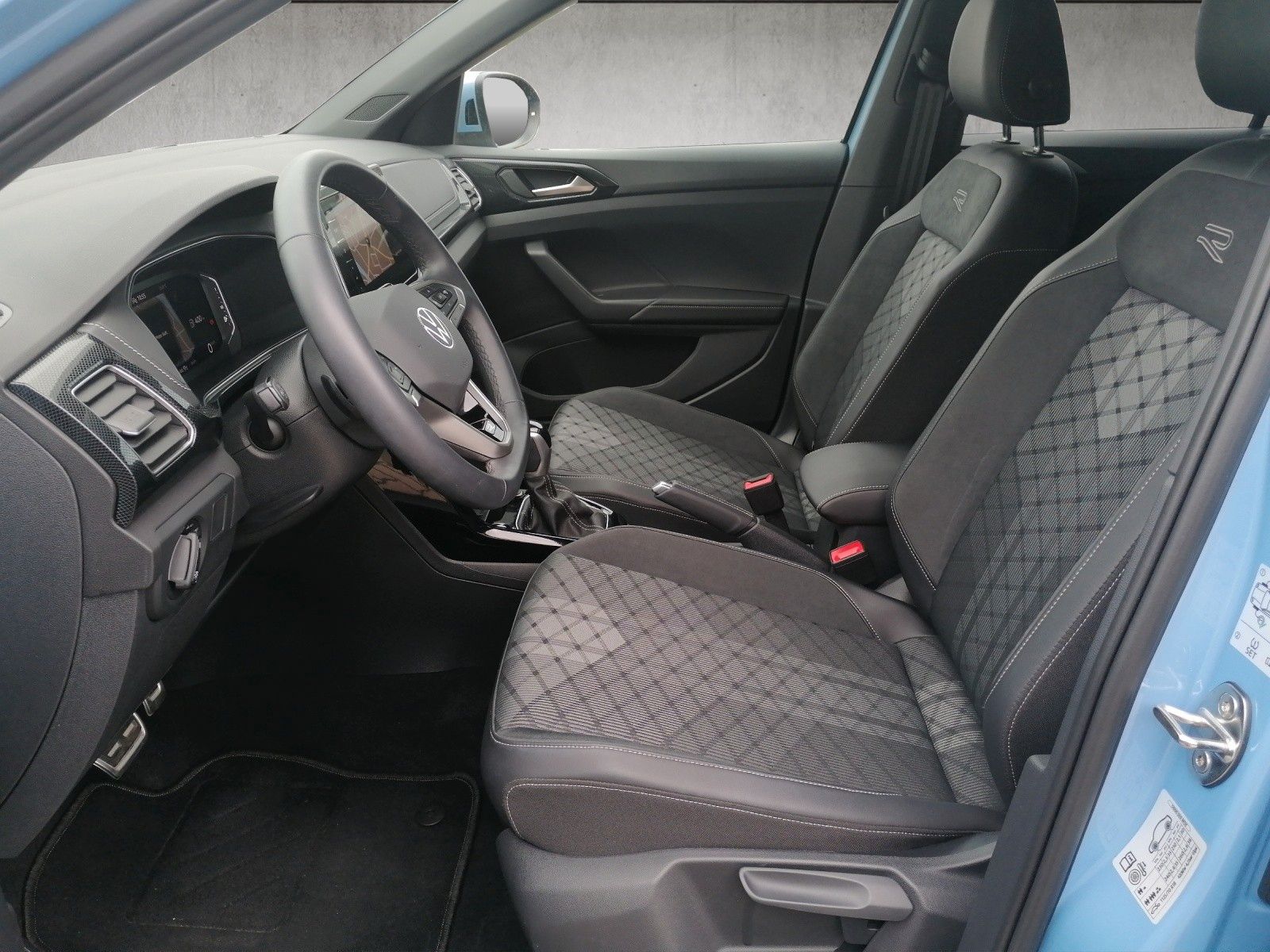 Fahrzeugabbildung Volkswagen T-Cross 1.5 TSI R-Line DSG AHK IQ MATRIX