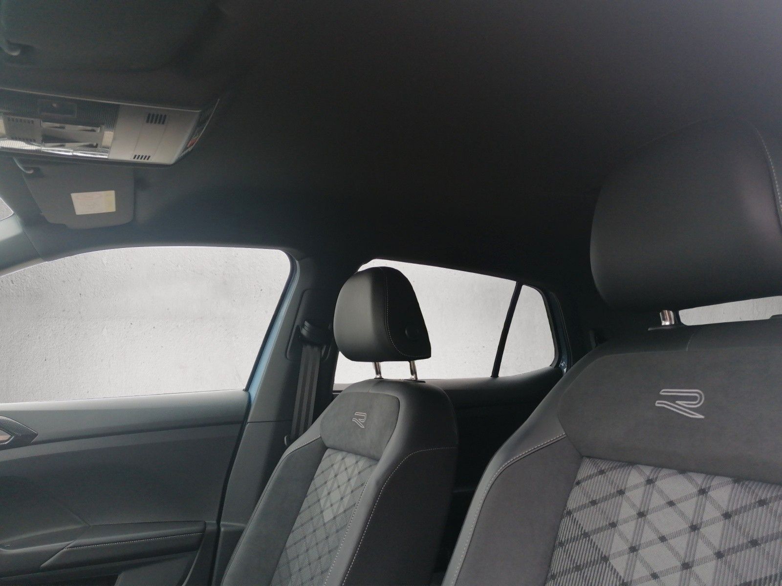 Fahrzeugabbildung Volkswagen T-Cross 1.5 TSI R-Line DSG AHK IQ MATRIX