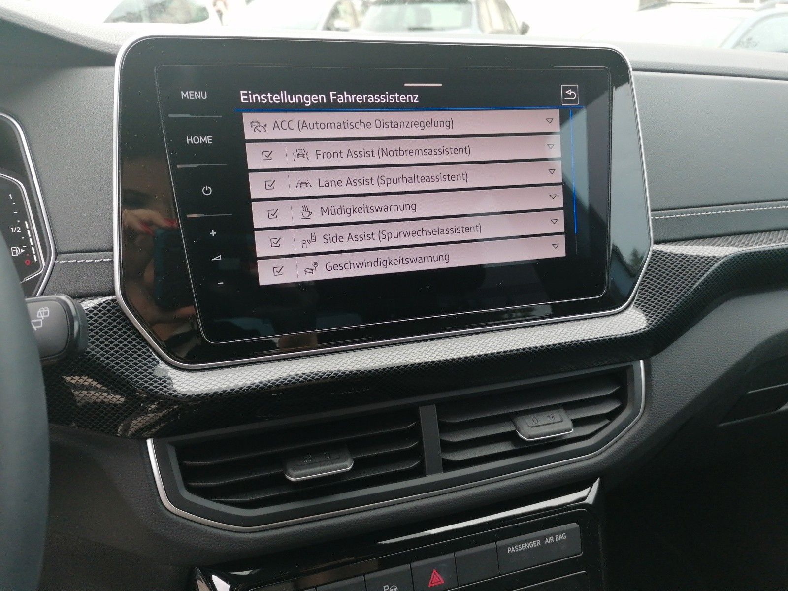 Fahrzeugabbildung Volkswagen T-Cross 1.5 TSI R-Line DSG AHK IQ MATRIX