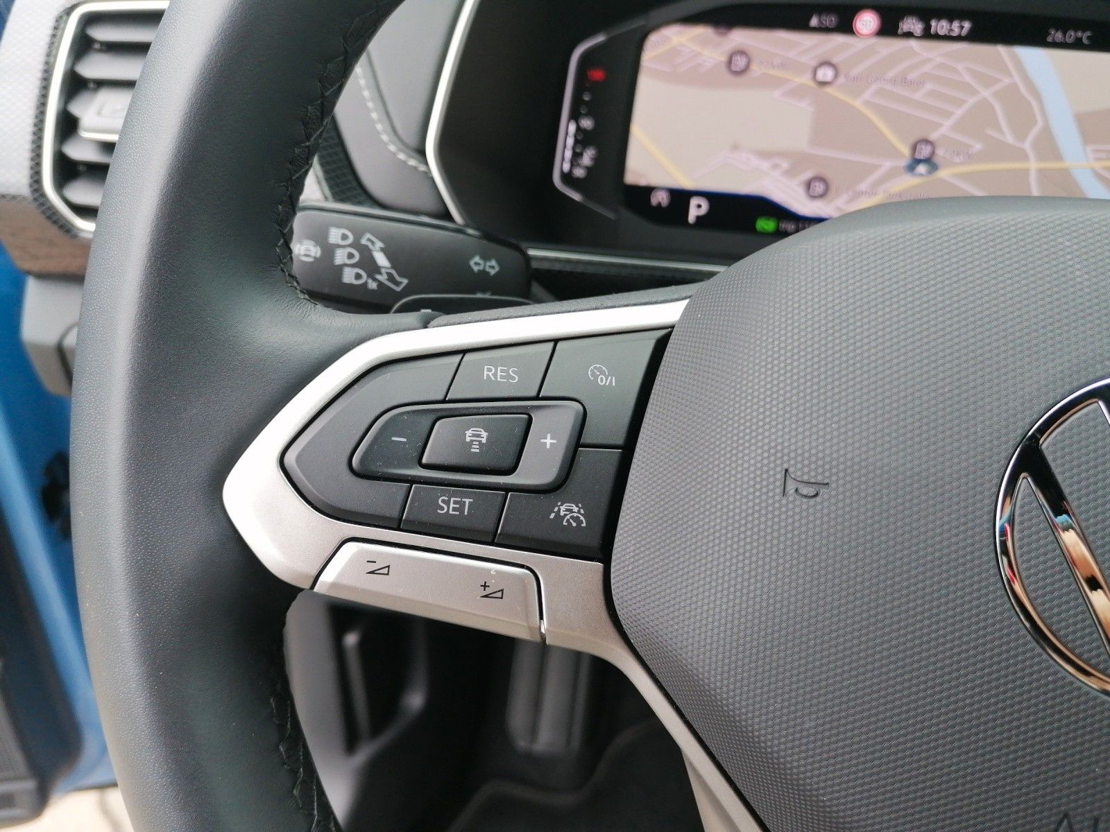Fahrzeugabbildung Volkswagen T-Cross 1.5 TSI R-Line DSG AHK IQ MATRIX