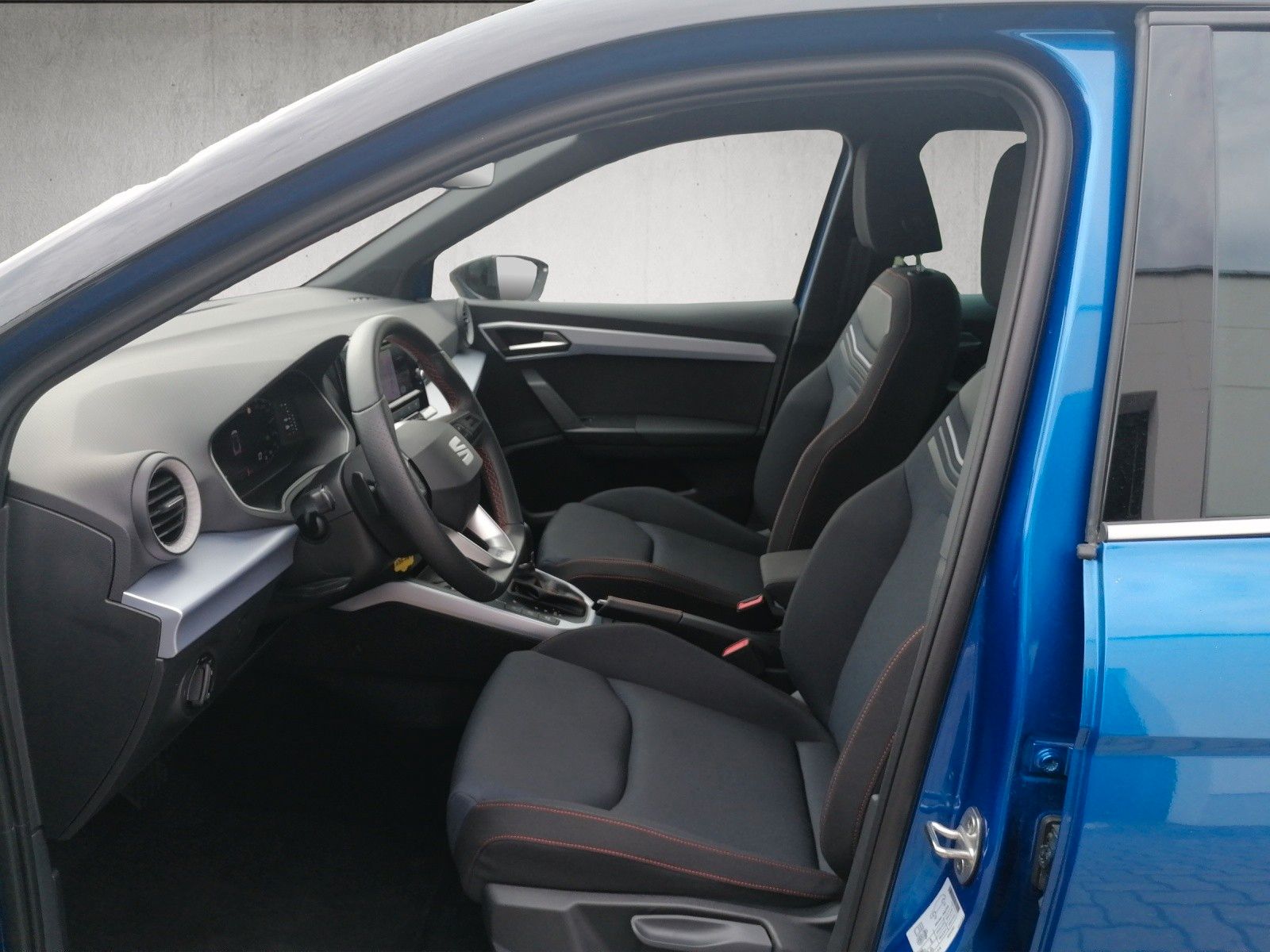 Fahrzeugabbildung SEAT Arona 1.0 TSI FR DSG AHK FAP M VC FULL LINK SHZ