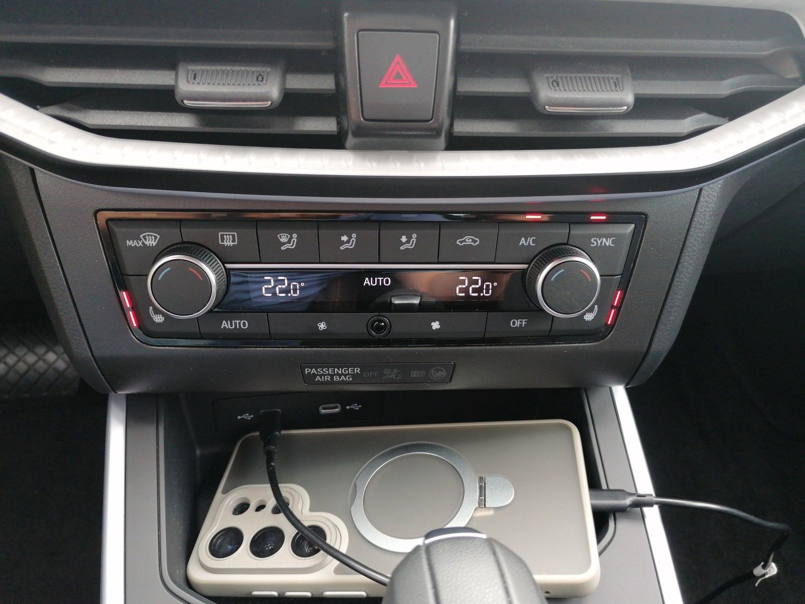 Fahrzeugabbildung SEAT Arona 1.0 TSI FR DSG AHK FAP M VC FULL LINK SHZ