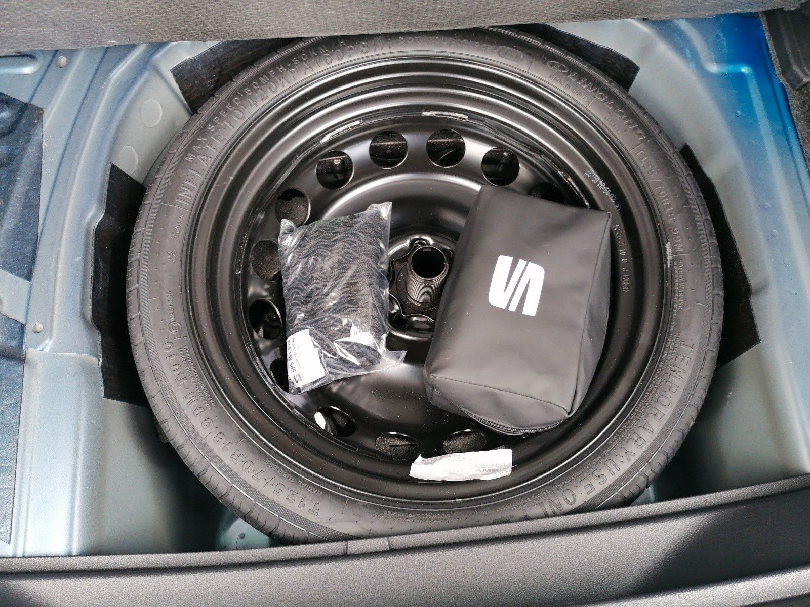 Fahrzeugabbildung SEAT Arona 1.0 TSI FR DSG AHK FAP M VC FULL LINK SHZ