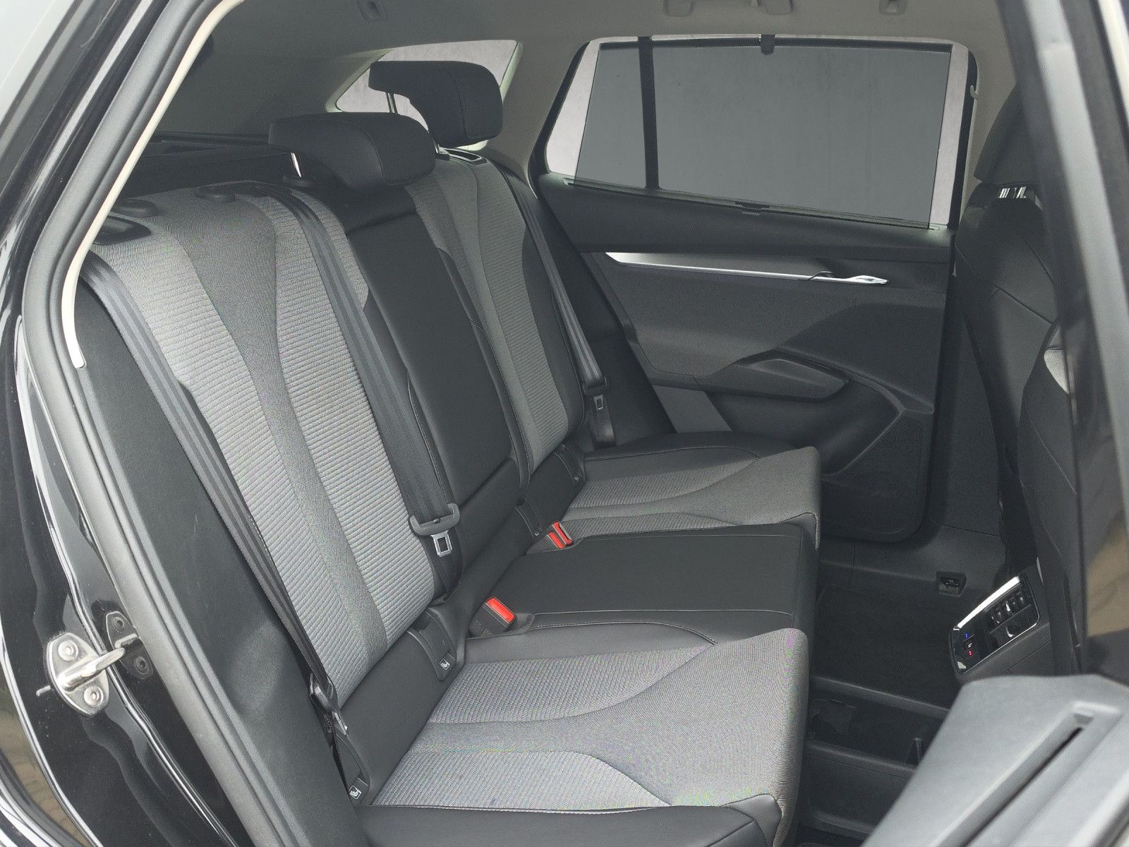 Fahrzeugabbildung SKODA Enyaq 60 Loft FAMILY elHK FAP PLUS elSitz