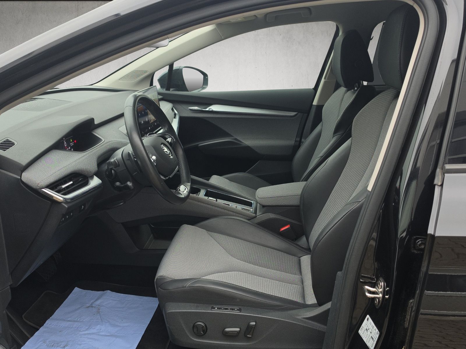 Fahrzeugabbildung SKODA Enyaq 60 Loft FAMILY elHK FAP PLUS elSitz