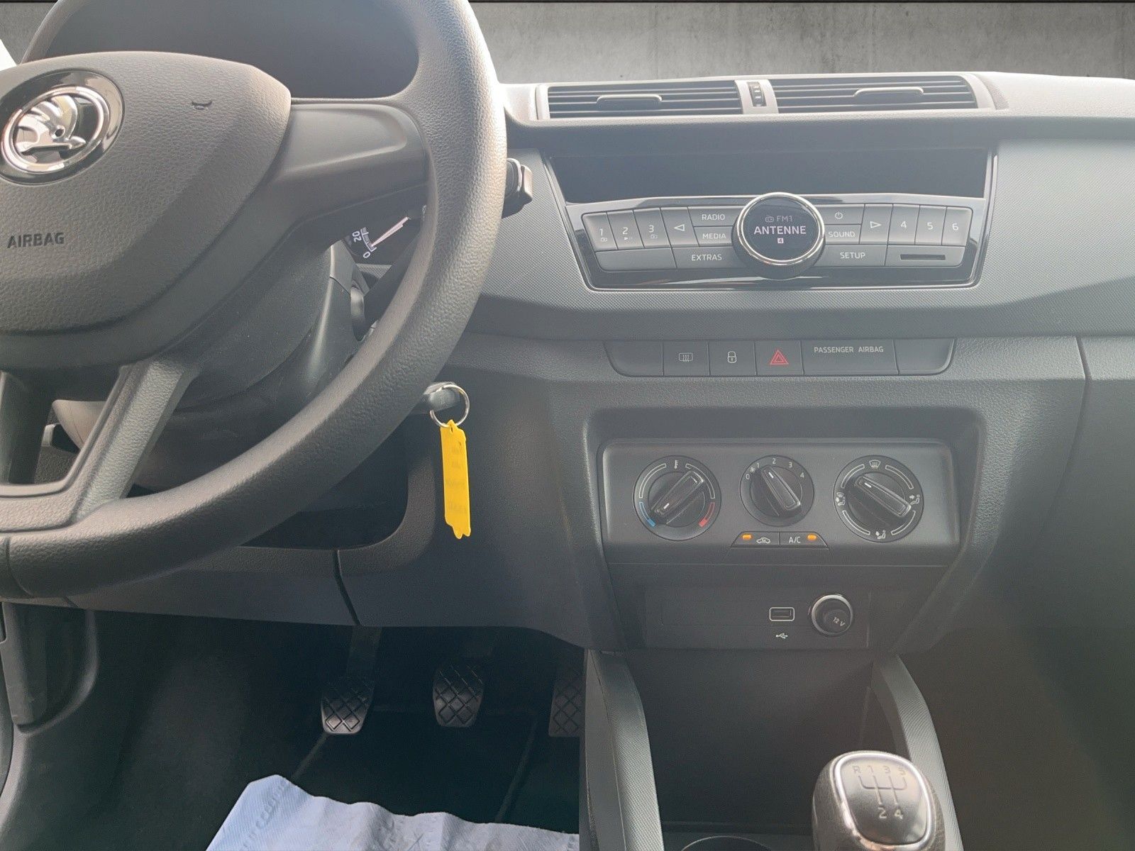 Fahrzeugabbildung SKODA Fabia 1.0 TSI 95PS Klima el. Fensterheber