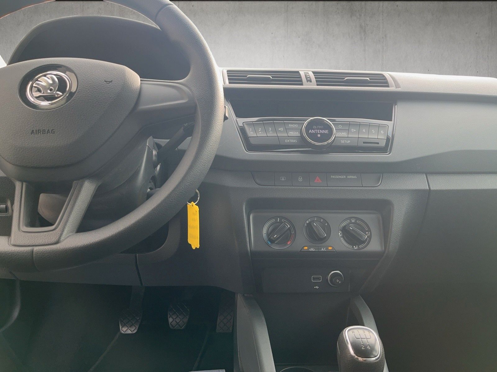 Fahrzeugabbildung SKODA Fabia 1.0 TSI 95PS Klima el. Fensterheber
