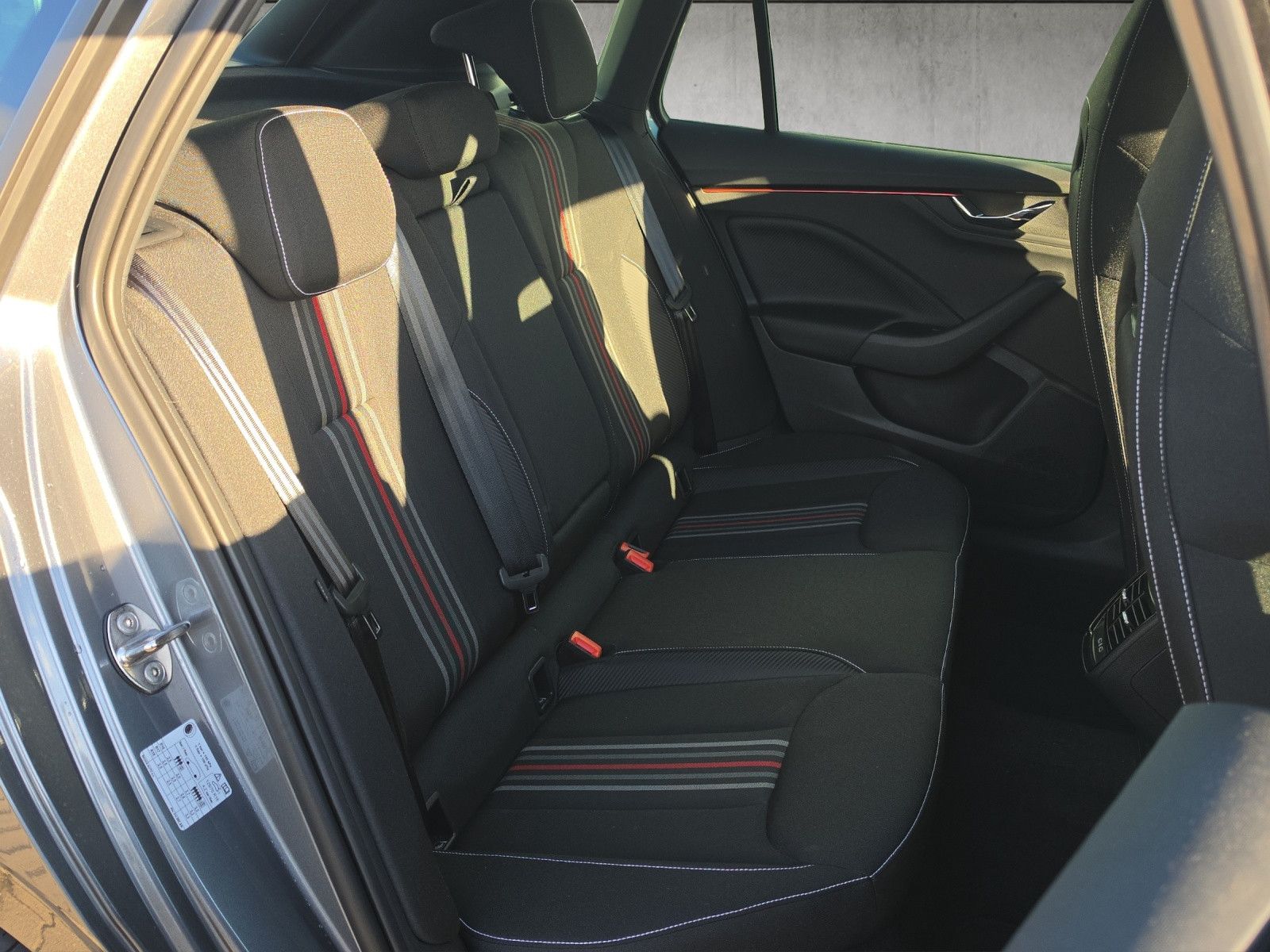 Fahrzeugabbildung SKODA Kamiq 1.0 TSI Monte Carlo DSG MATRIX ACC PANO