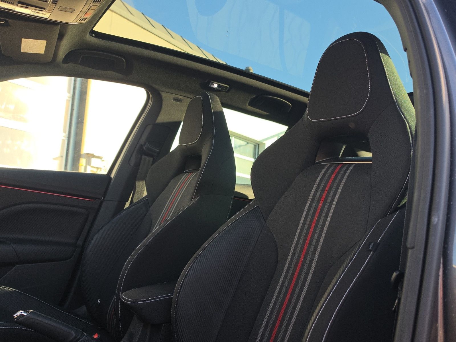 Fahrzeugabbildung SKODA Kamiq 1.0 TSI Monte Carlo DSG MATRIX ACC PANO